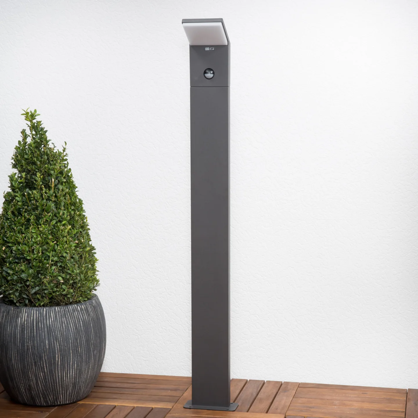 Nevio LED Gartenleuchte H100 w/Sensor Graphite - Lucande - Terrasse - Modern - Metall - Einflammig