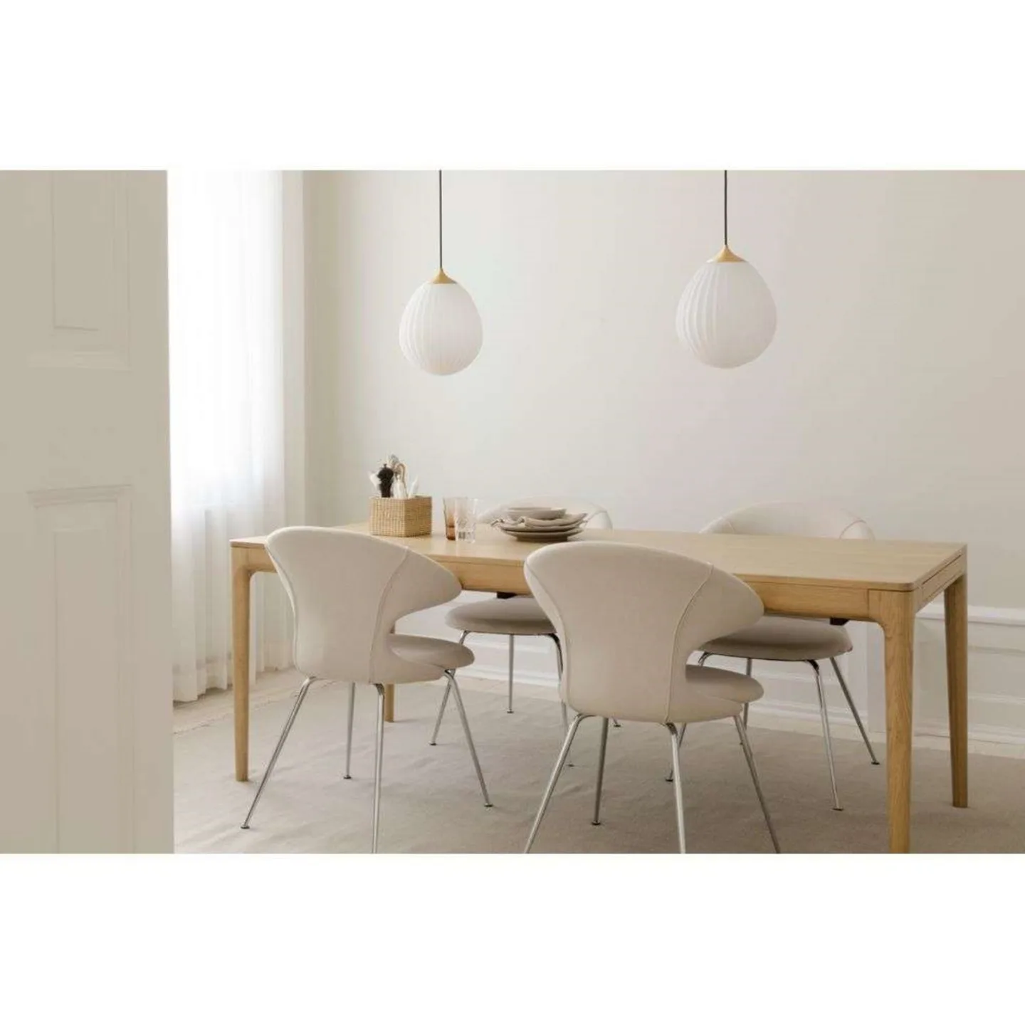 Around the World Pendelleuchte Medium, weiß/schwarz - UMAGE - Wohnzimmer - Glas