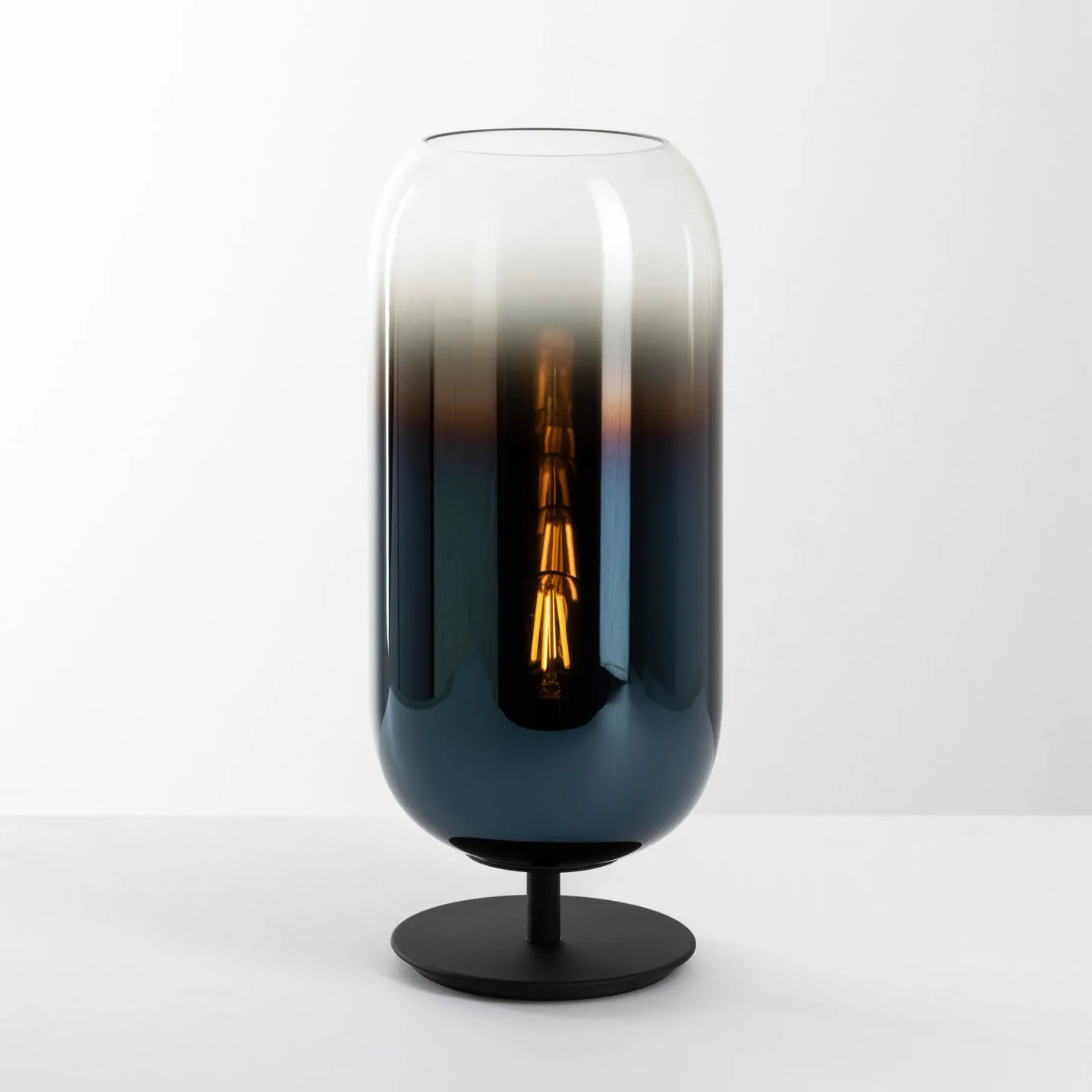 Gople Mini Bordlampe Blue Sapphire/Black - Artemide - Stue - Design - Glas - Med skærm