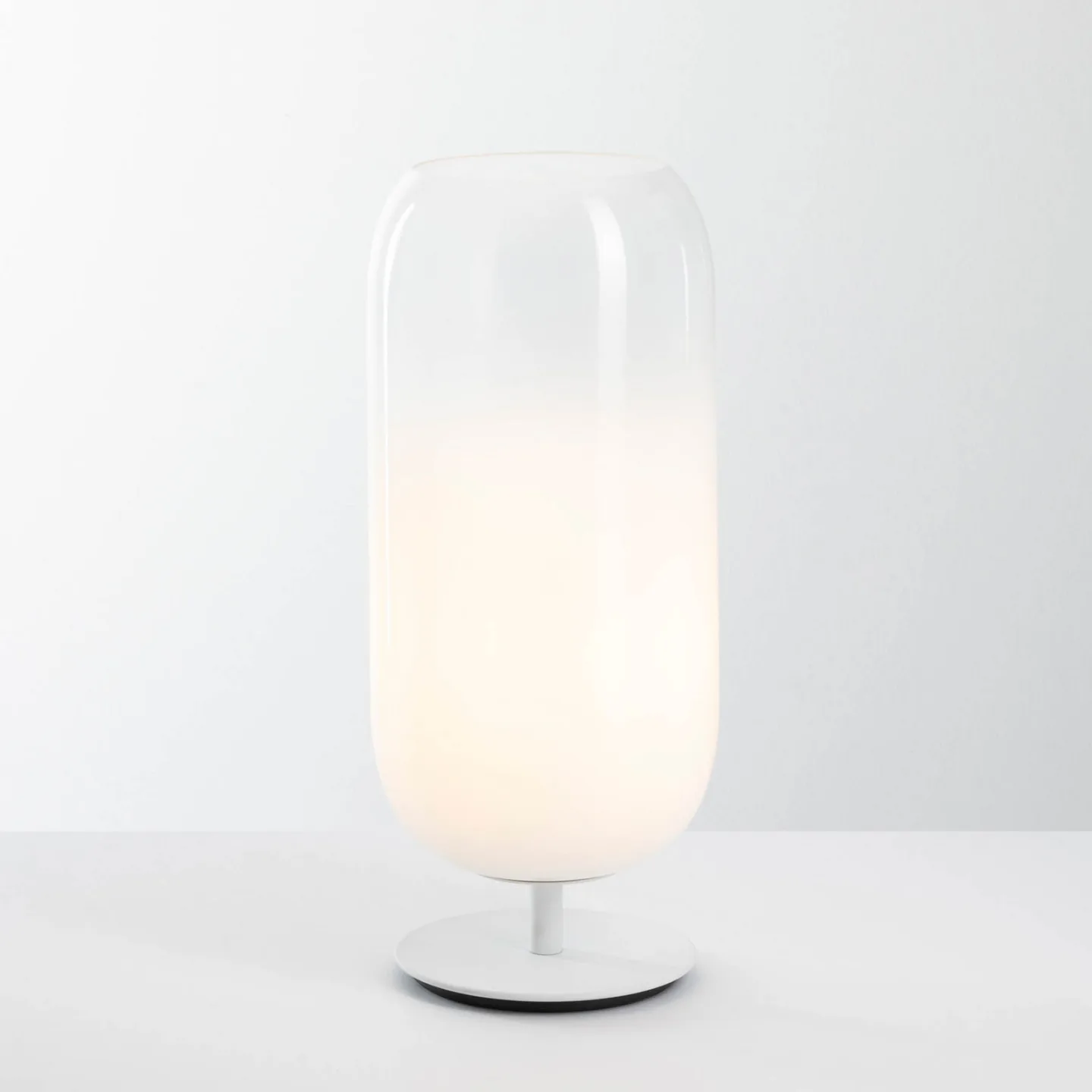 Gople Mini Tischleuchte White/Alu - Artemide - Wohnzimmer - Design - Glas - Mit Schirm