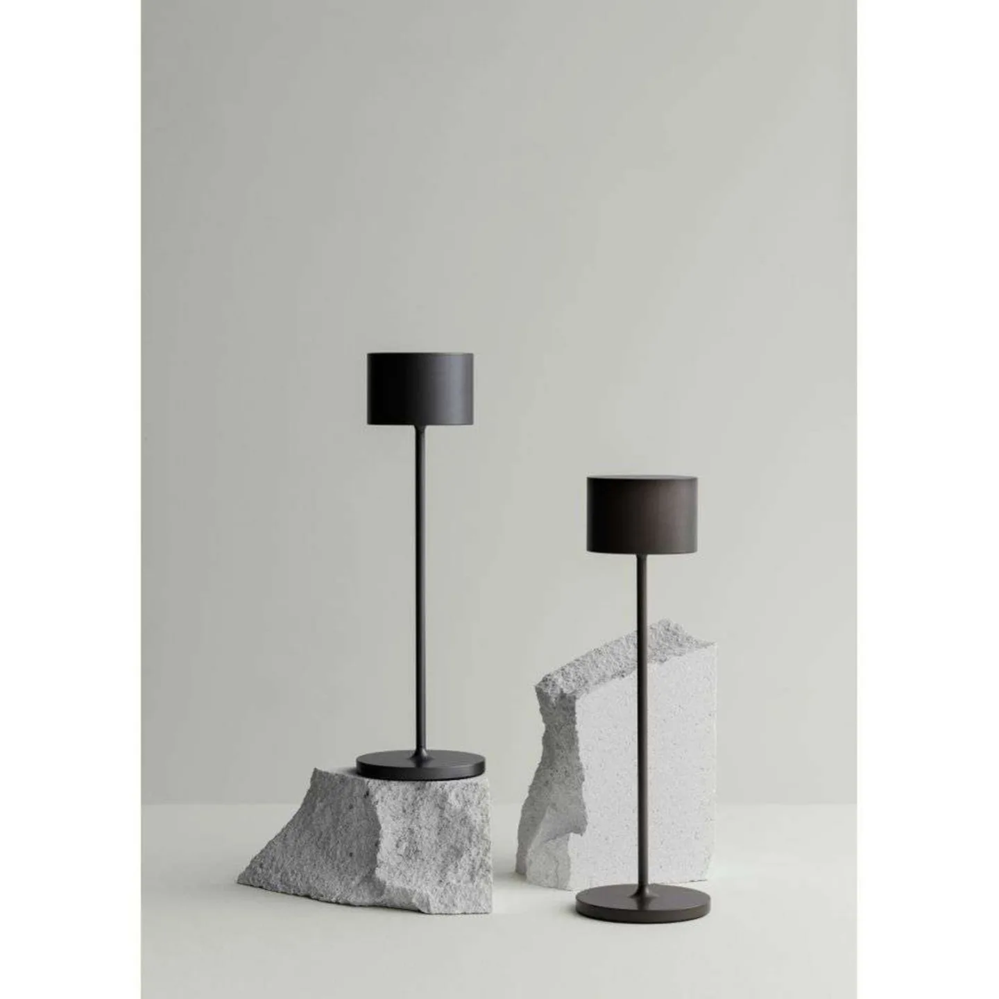 Farol Portable Tischleuchte Burned Metal/Metallic - Blomus - Terrasse - Aluminium