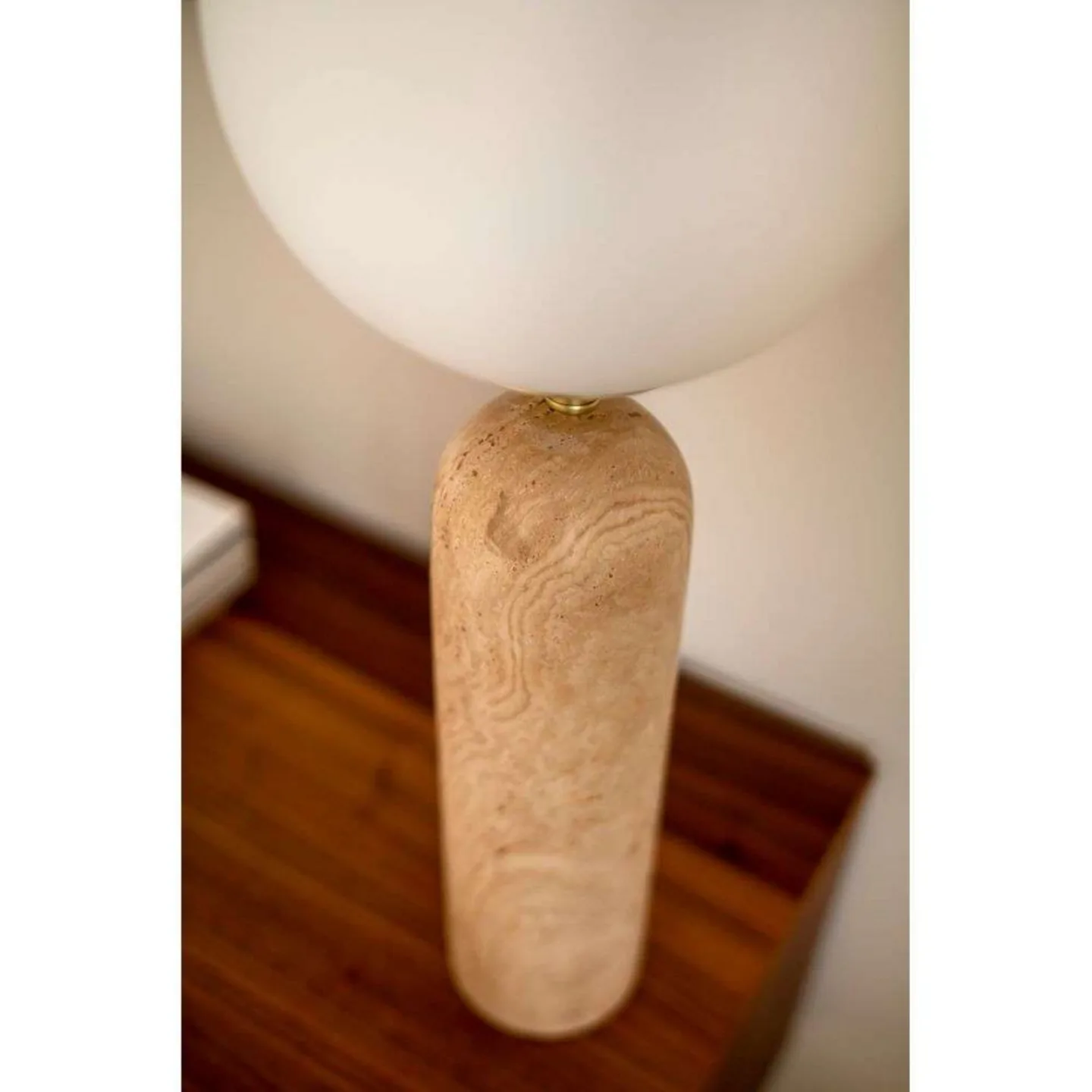 Torrano bordlampe Travertine - Globen Lighting - Stue - Design - Glass - Med en lyskilde