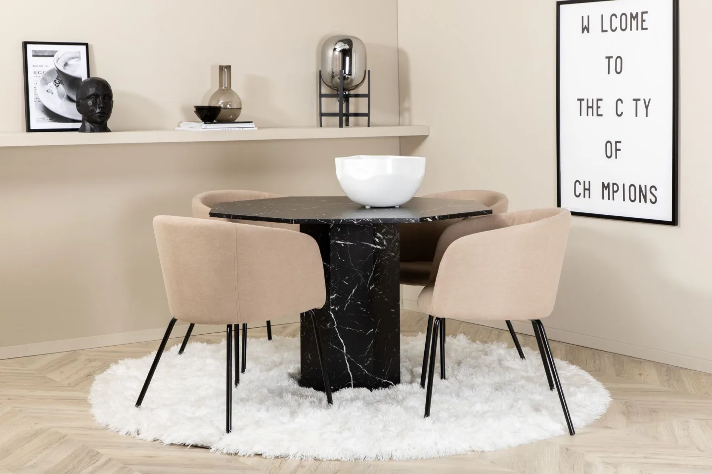 Marbs Matgrupp 110 cm Rund inkl 4 Berita Stolar - Svart/Beige