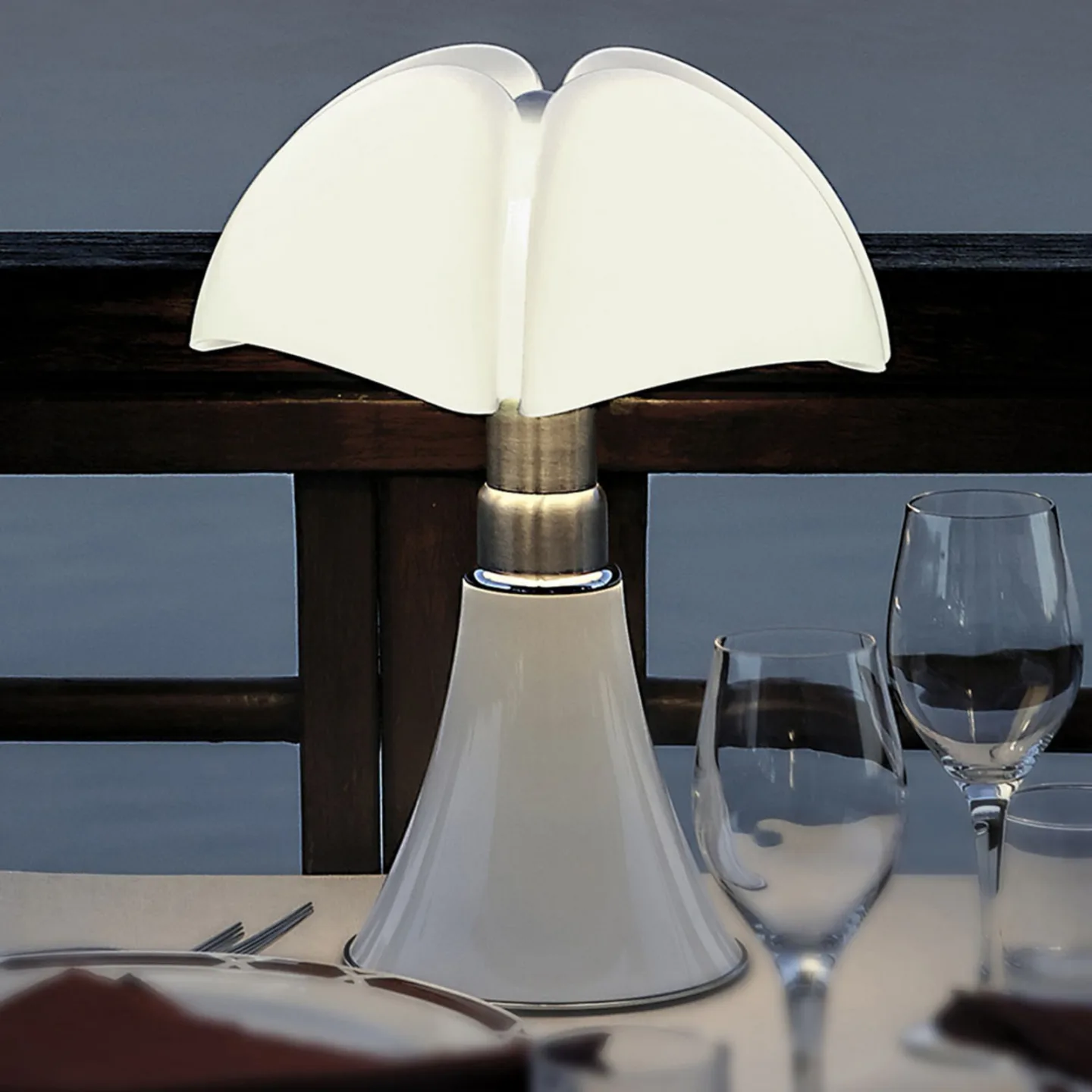 Minipipistrello Akkutischlampe, weiß, 35cm - Martinelli Luce - Wohnzimmer - Design - Metall - Mit Schirm