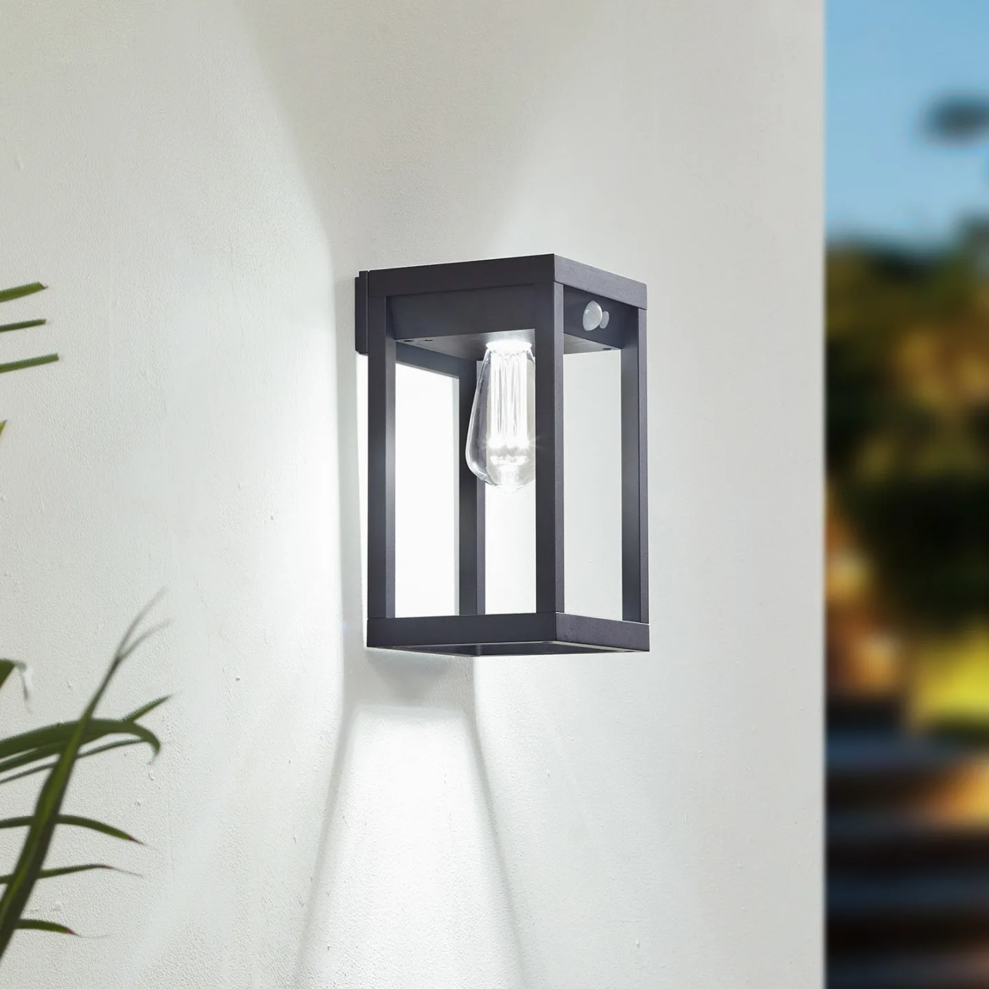 Enea Smart Solarzelle Wandleuchte w/Sensor Schwarz - Lindby - Balkon - Modern - Kunststoff - Bündig