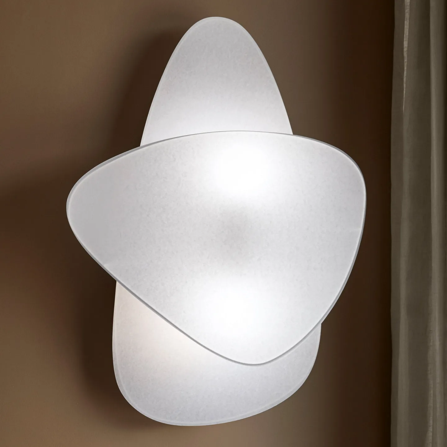 Screen vägglampa, 77 cm hög, vit, papper, E27 - MARKET SET - Vardagsrum - Design - Papper / papp