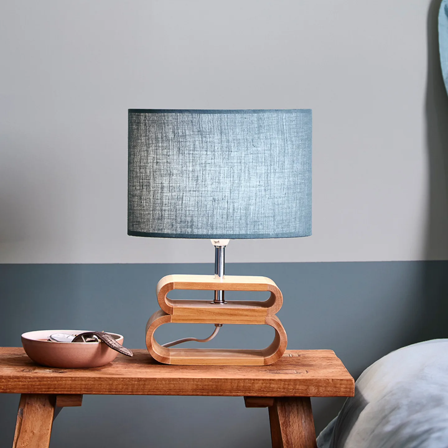 Oslo bordlampe, hvit/lys tre, høyde 30 cm – COREP SAS - Stue - Skandinavisk - Stoff / Tekstil - Med skjerm