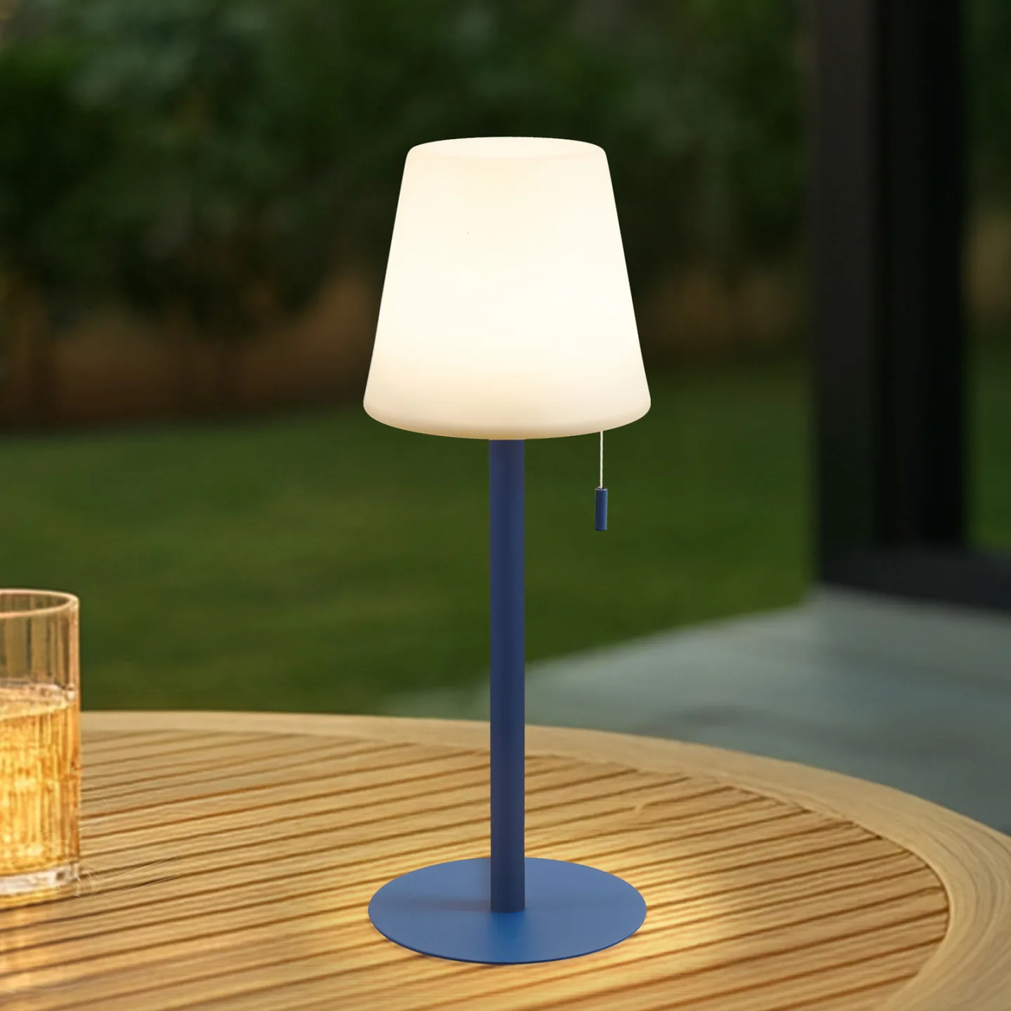 Azalea LED Portable Bordlampe IP44 Hvid/Blå - Lindby - Altan - Moderne - Aluminium - Med skærm