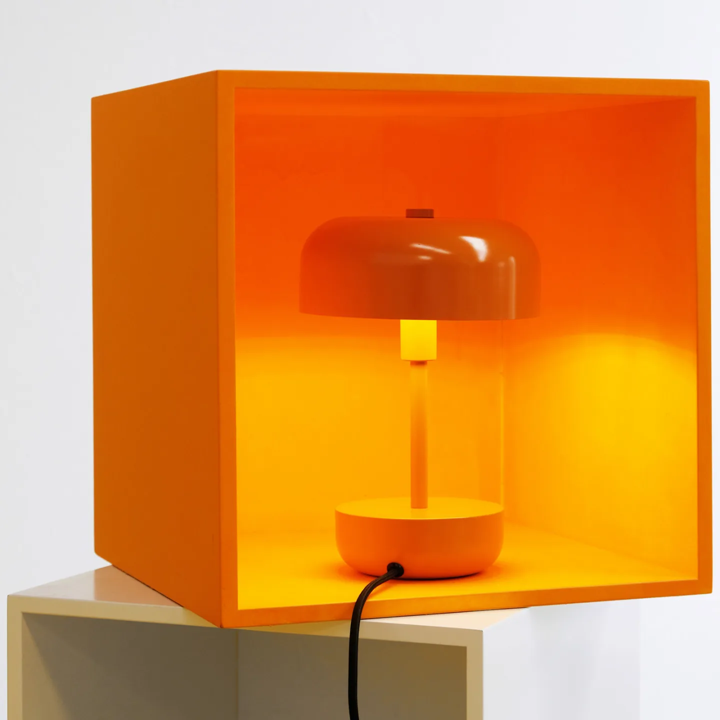 Haipot Bordlampe Orange - Dyberg Larsen - Stue - Moderne - Metall - Med skjerm