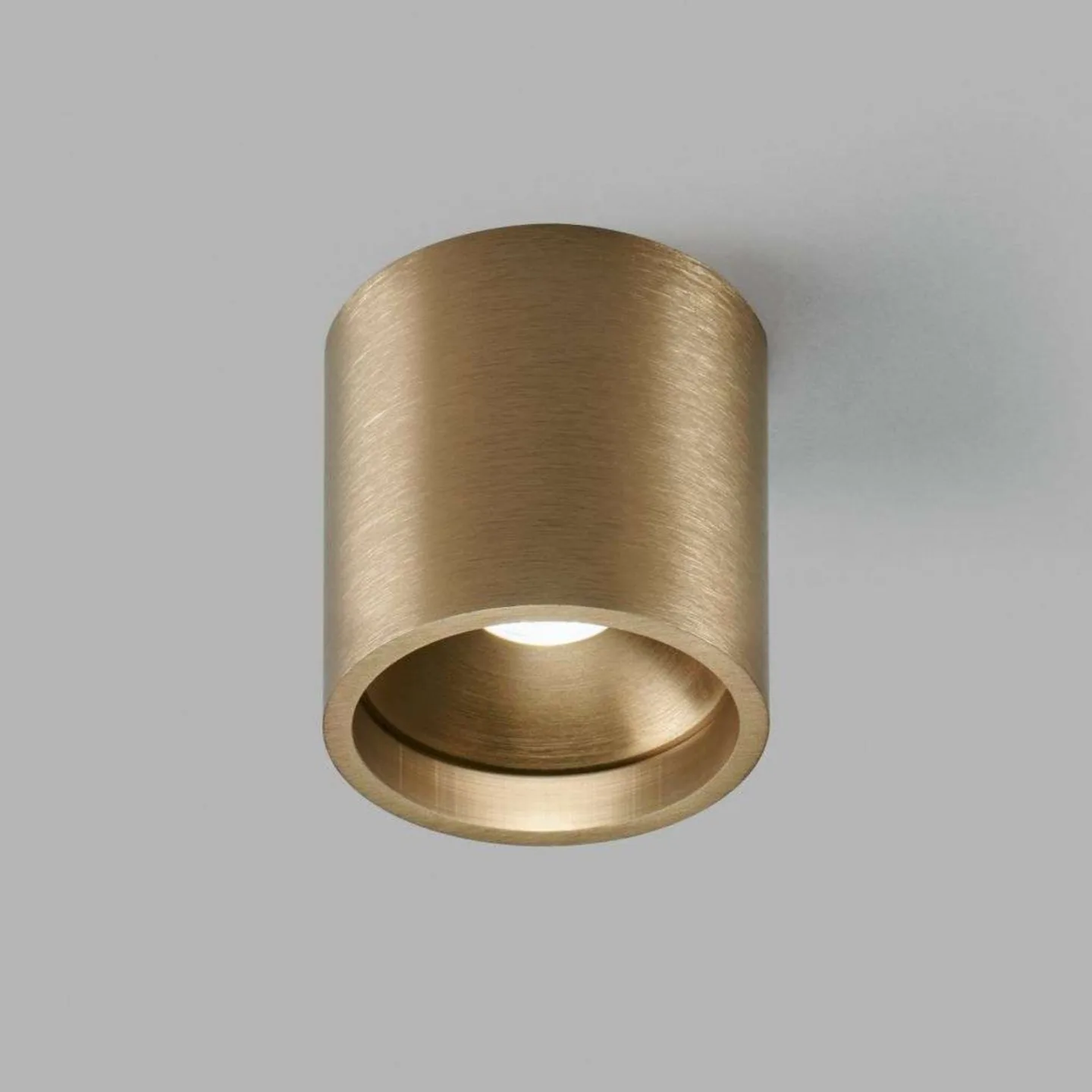 Solo 2 Round Taklampe 10W 2700K Brass - LIGHT-POINT - Stue - Aluminium