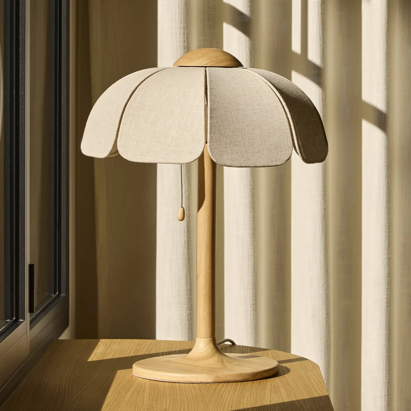 Coquillage bordlampe, naturfarvet hør/træ - MARKET SET - Stue - Design - Stof / tekstil - Rund