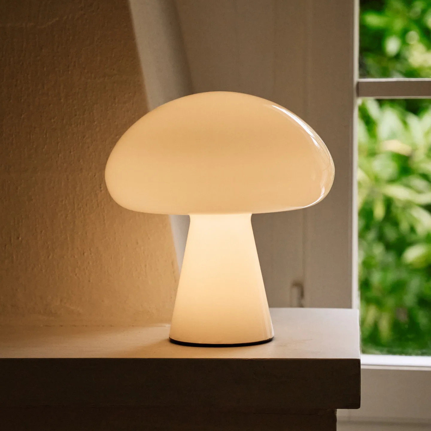 Obello bærbar bordlampe – Gubi - Terrasse - Design - Glass - Med en lyskilde