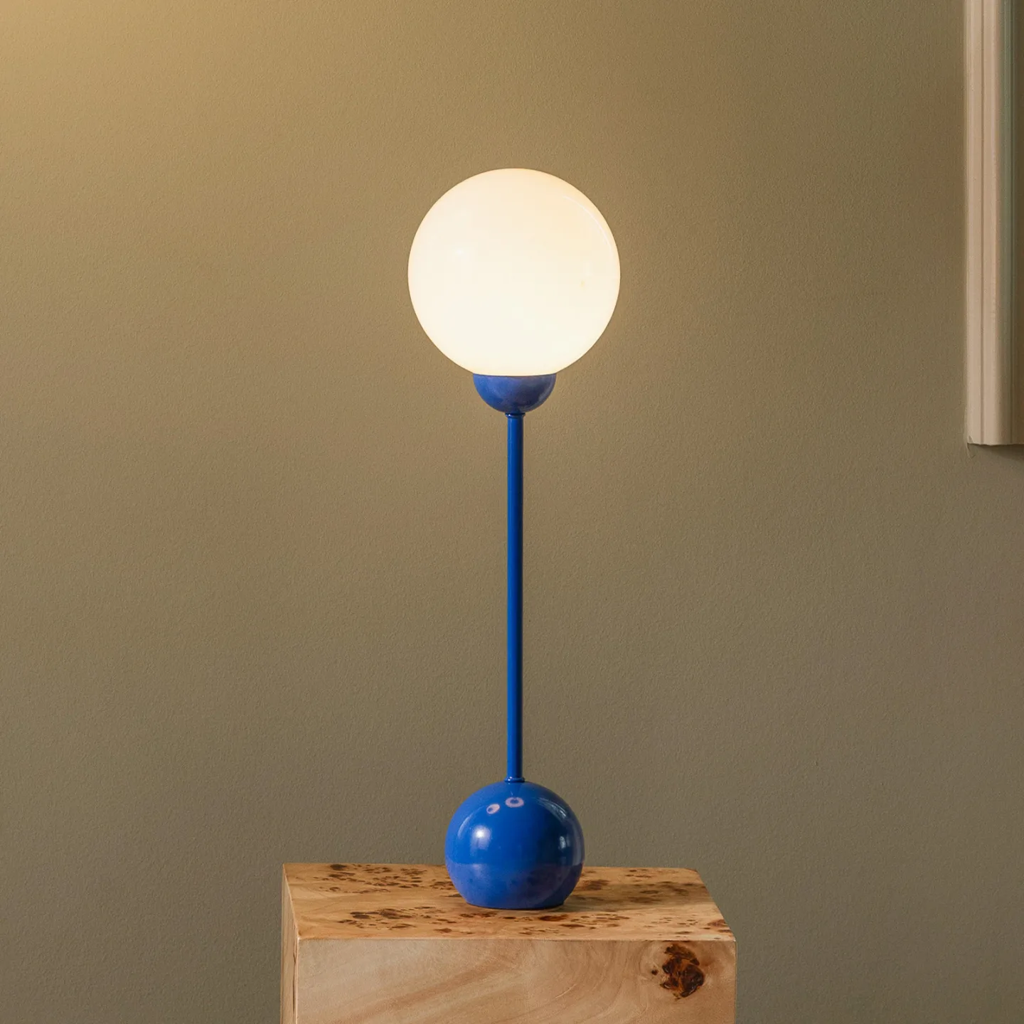 Ripley Tischlampe blau Höhe 52 cm - Globen Lighting - Wohnzimmer - Skandinavisch - Metall - Mit Schirm