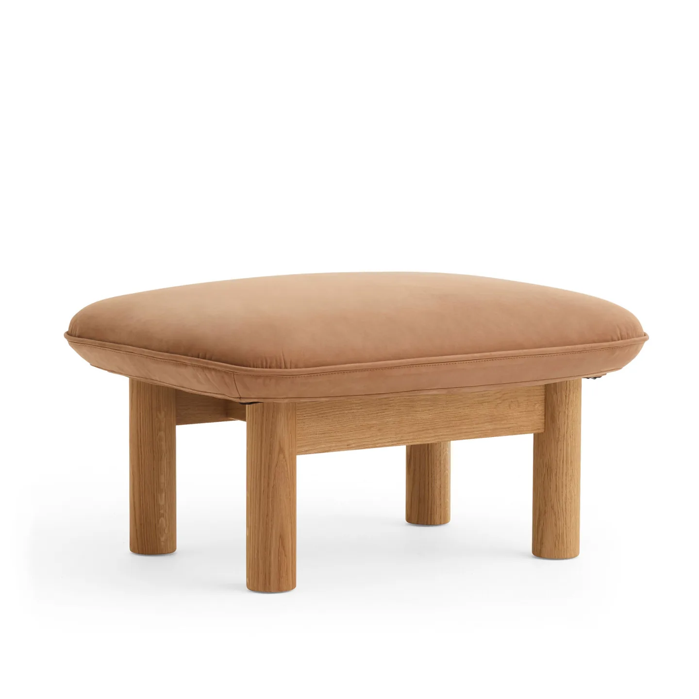 Audo Copenhagen - Brasilia Ottoman Solid Nat Oak Fabric Cat. 2 Dunes Col. Camel, - Sittpuffar - Anderssen & Voll - Träfärgad - Läder/Trä/Skum