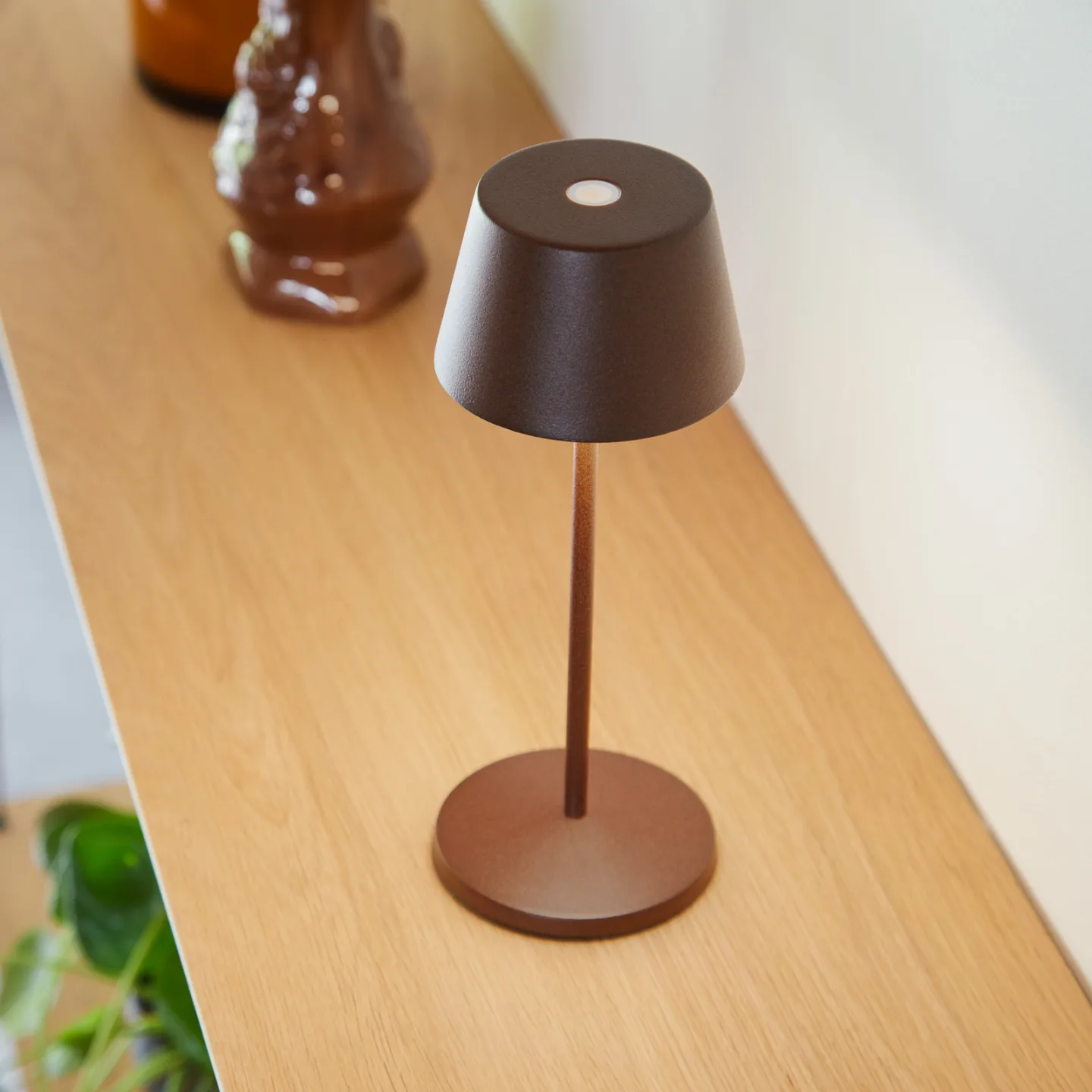 Modi Micro Portable Tischleuchte IP65 Corten - Loom Design - Terrasse - Modern - Aluminium - Mit Schirm