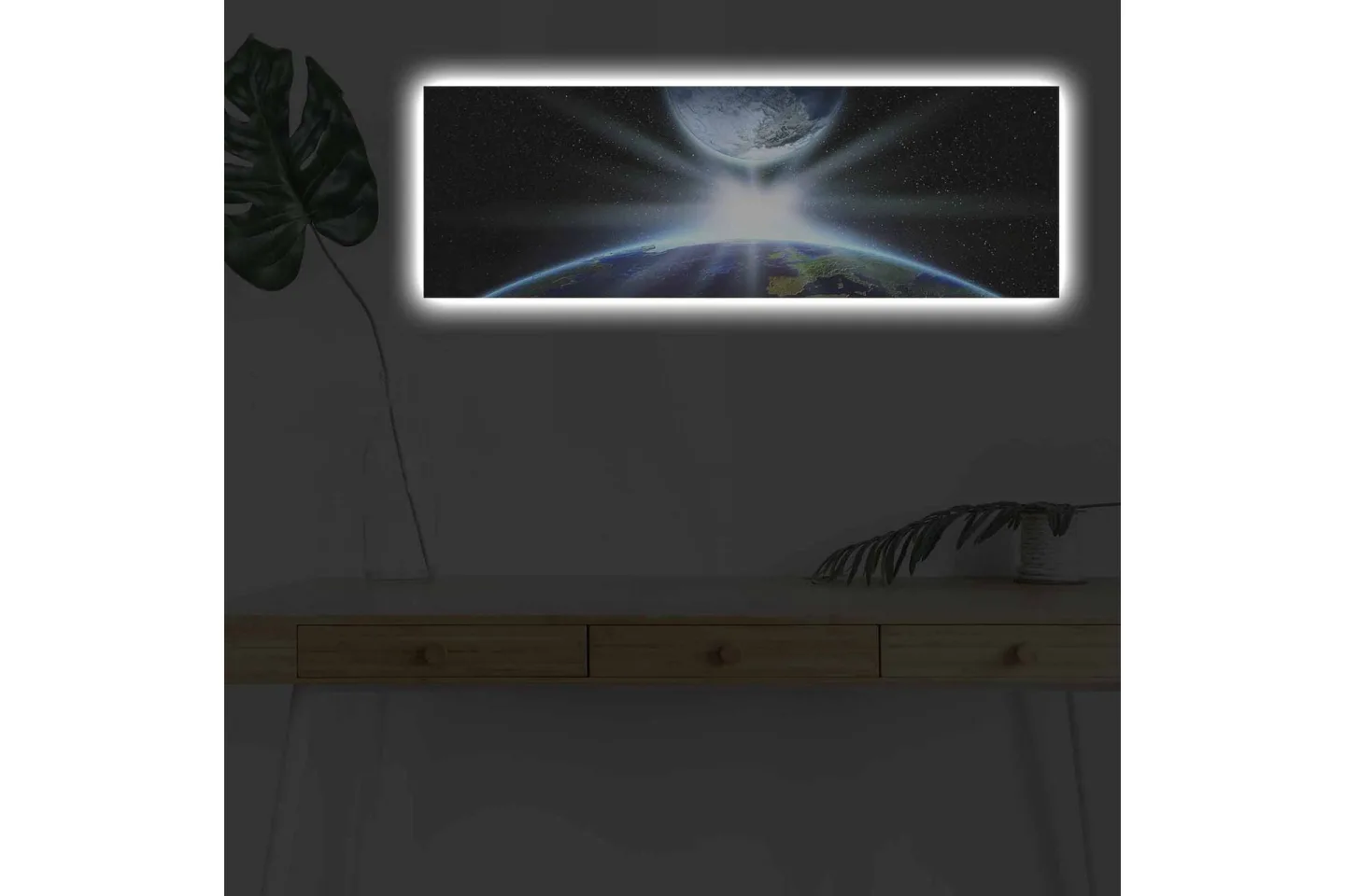 Canvastavla med LED-belysning - Jorden sedd från rymden med strålar av ljus som bryter genom atmosfären - Blå / Grön / Svart