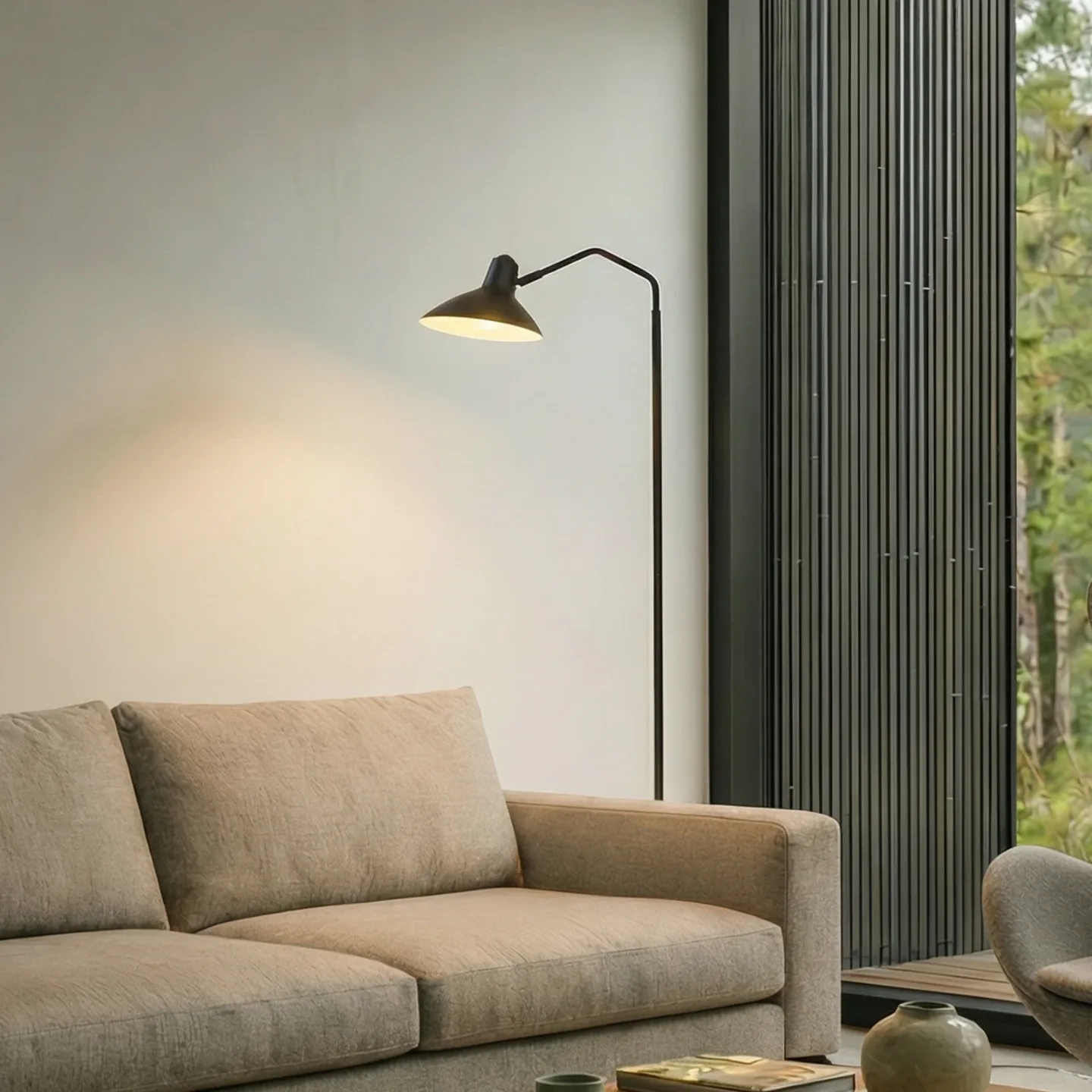 Adrik Gulvlampe Svart - Lindby - Stue - Moderne - Metall - Med skjerm