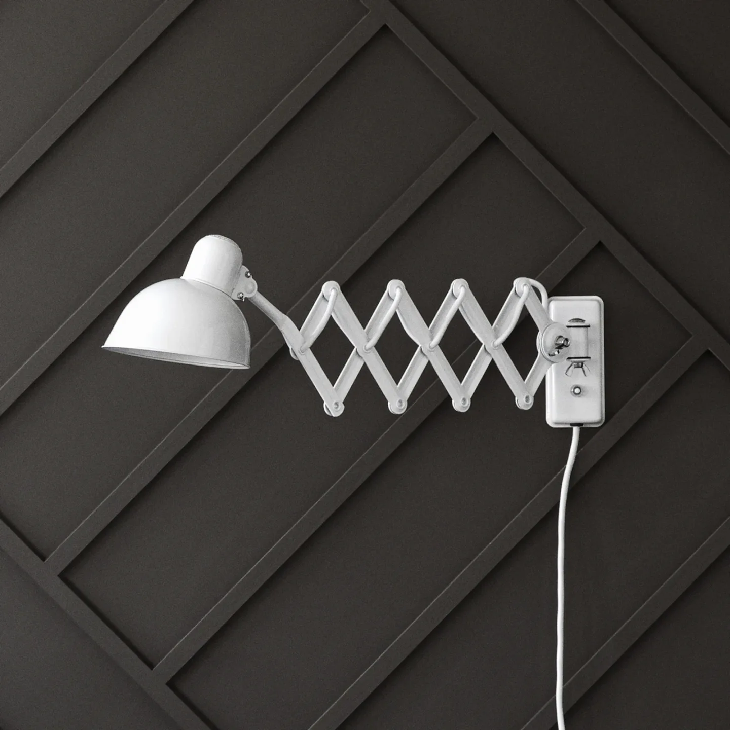 Fritz Hansen Kaiser Idell 6718-W vägglampa White