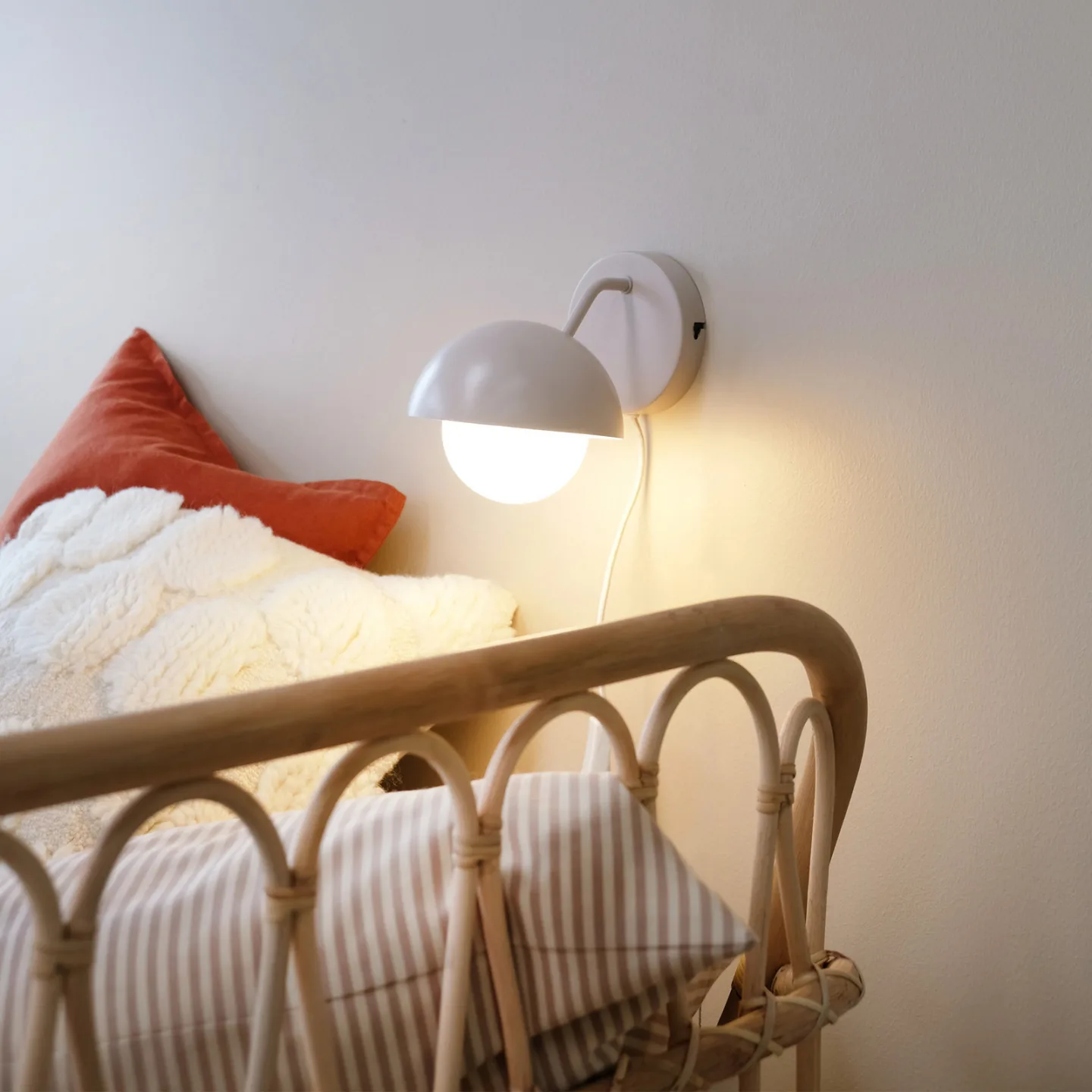 Rose Wandleuchte Matt Beige - Dyberg Larsen - Wohnzimmer - Design - Metall - Einflammig