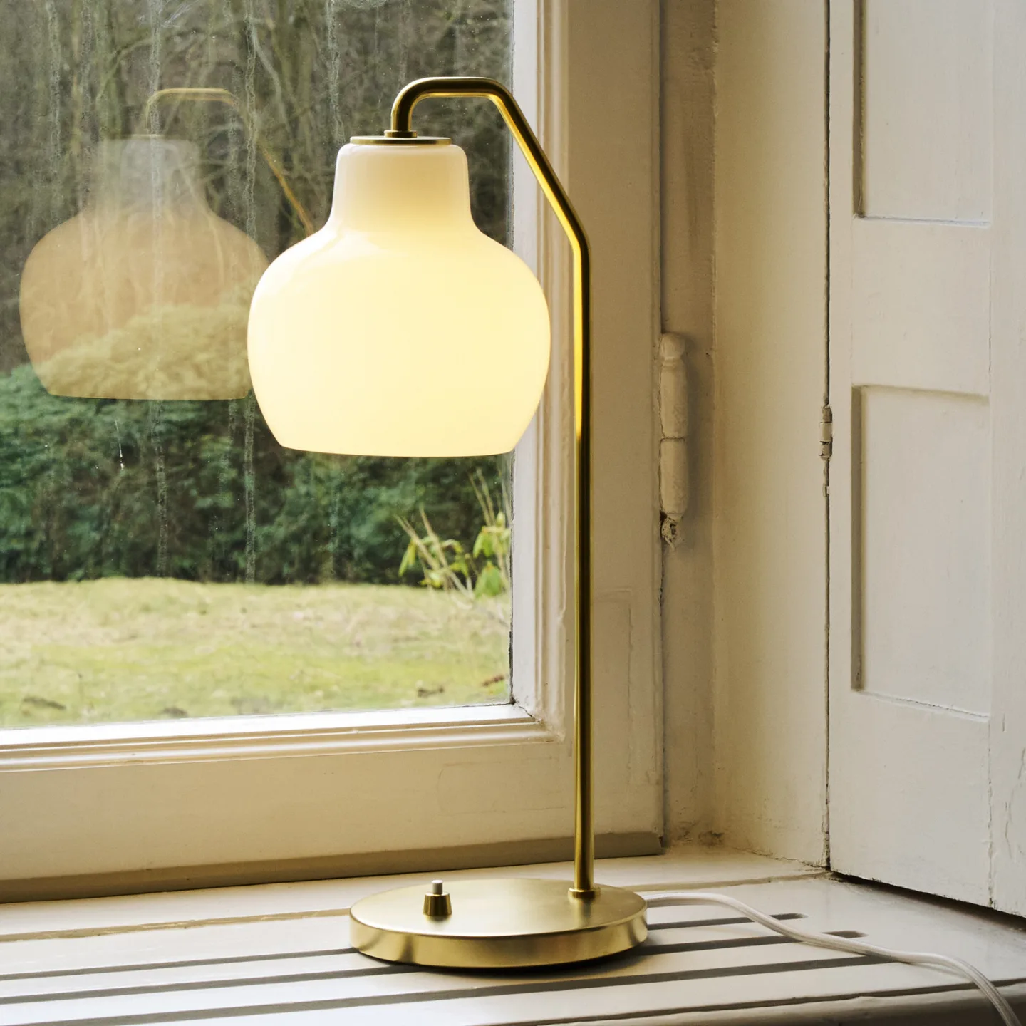 VL Ring Crown bordlampe hvid/messing E14 - Louis Poulsen - Stue - Moderne - Med skærm