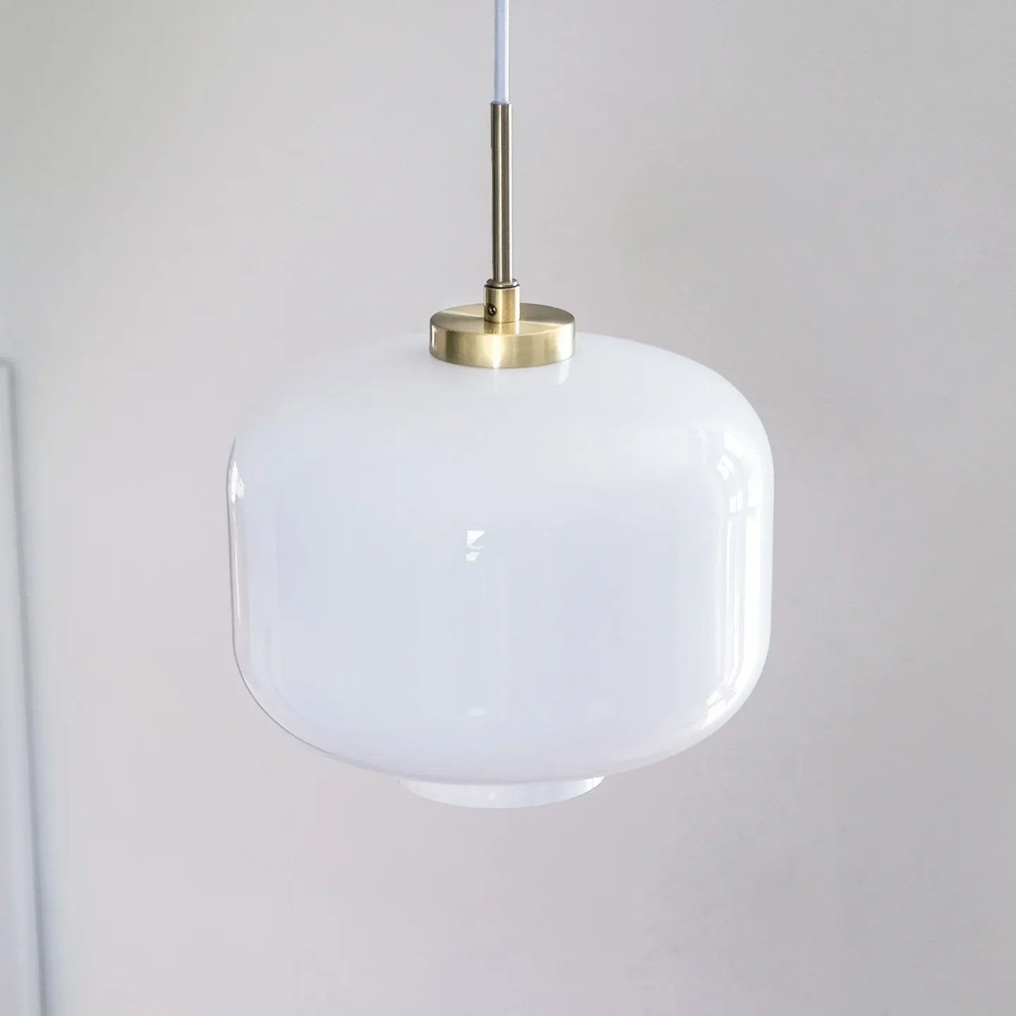 Arp Pendel Opal/Brass - Dyberg Larsen - Stue - Skandinavisk - Glass - Med en lyskilde
