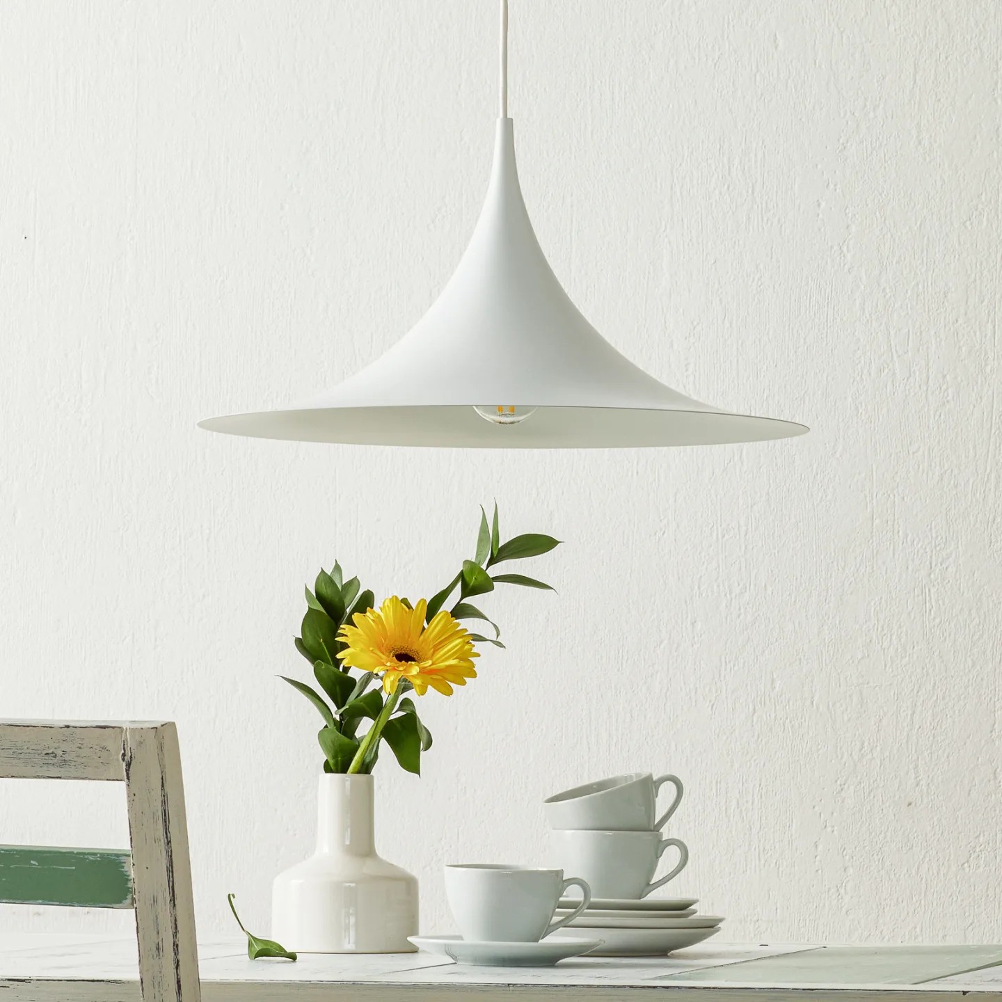 Semi pendellampe Ø47 mat hvid - Gubi - Stue - Design - Metal - Med én lyskilde