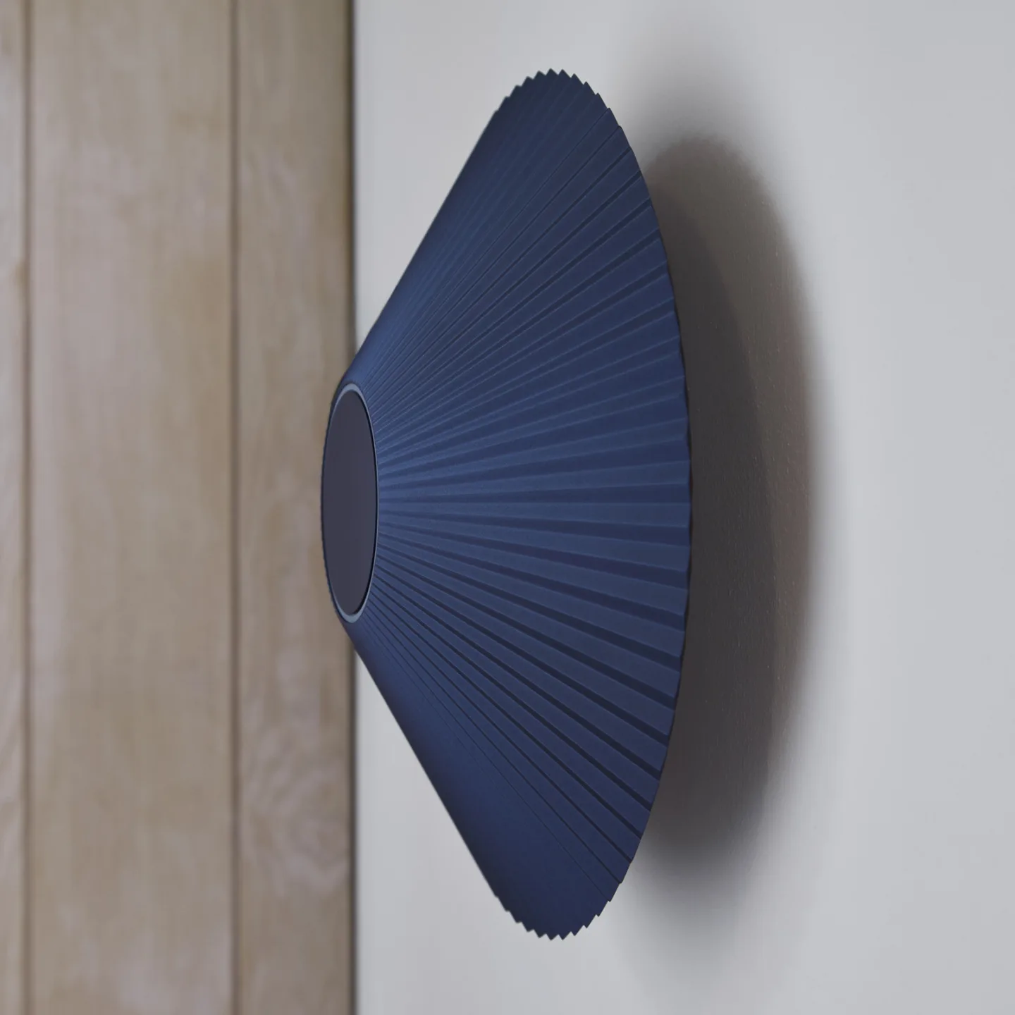 Ballerina LED-Wandlampe, dunkelblau, Ø 35 cm - LOOM DESIGN - Wohnzimmer - Modern - Aluminium - Einflammig