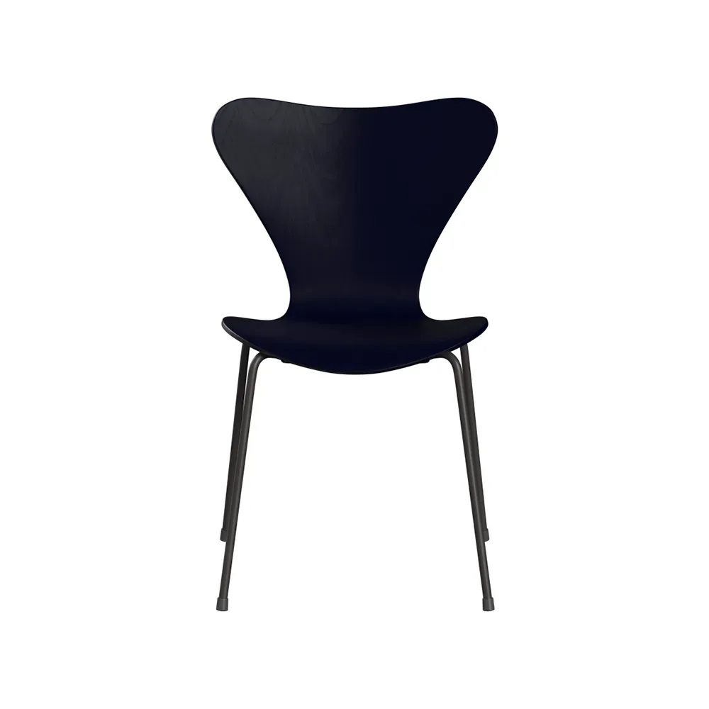 Fritz Hansen Sjuan 3107 stol Midnight blue-färgad ask-grafitgrått stativ