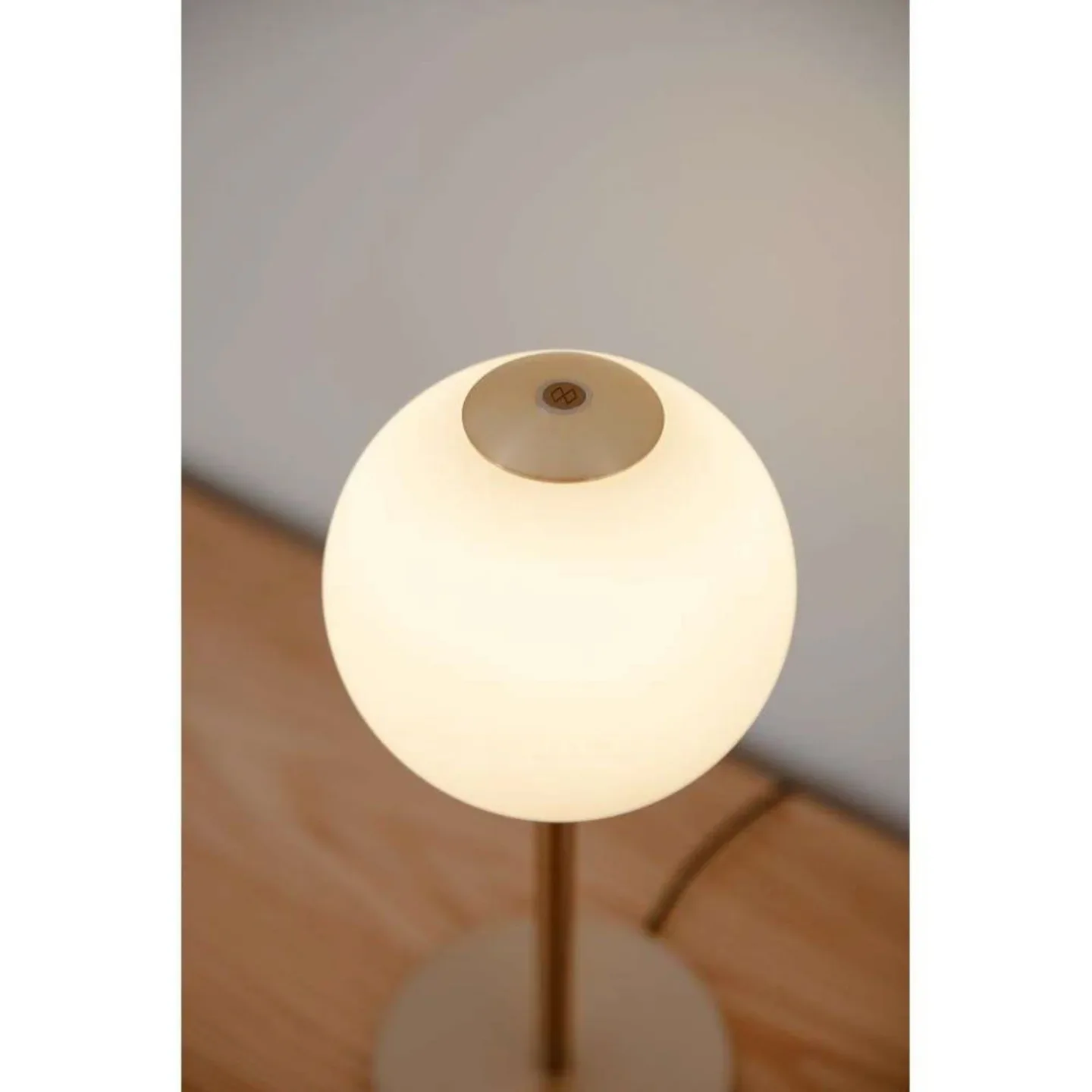 Audrey Tischleuchte Plated Brass/White Opal - UMAGE - Wohnzimmer - Metall