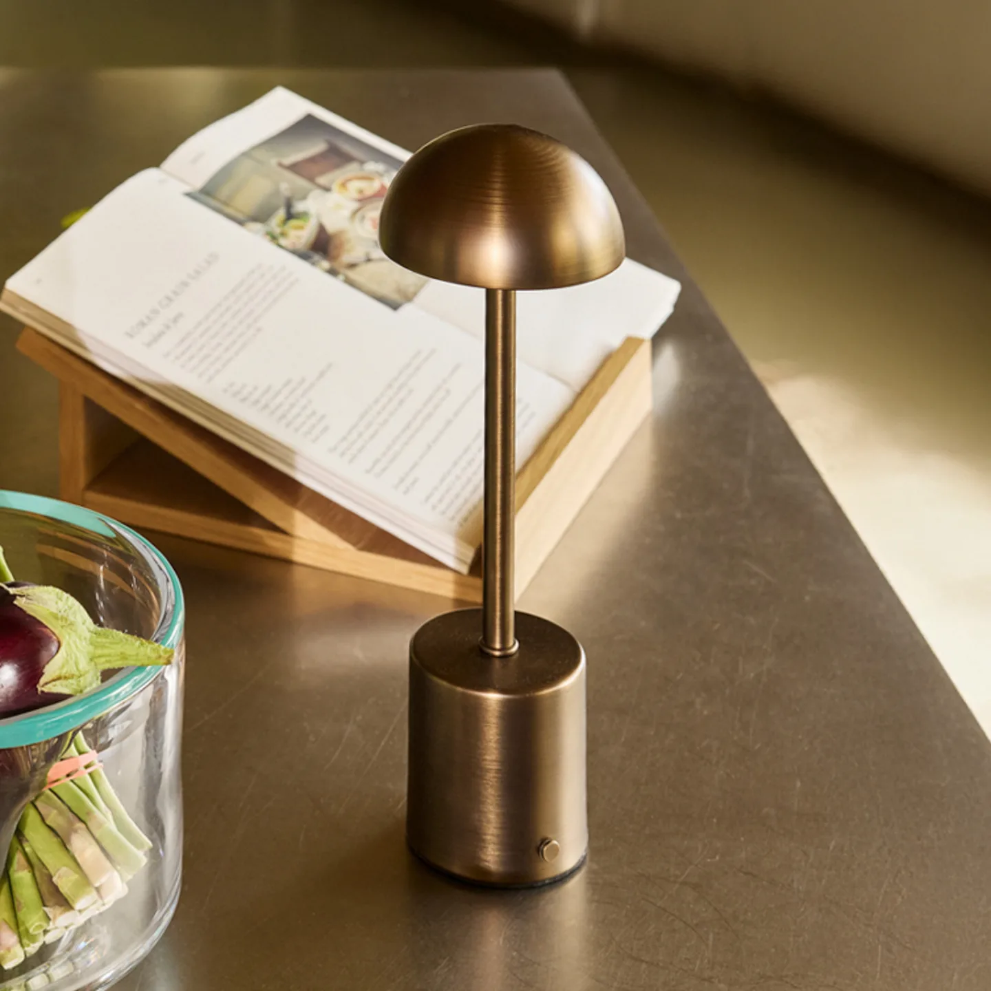 Taten LED-Akku-Tischleuchte messing brüniert, Höhe 30 cm - HÜBSCH - Terrasse - Modern - Metall - Mit Schirm