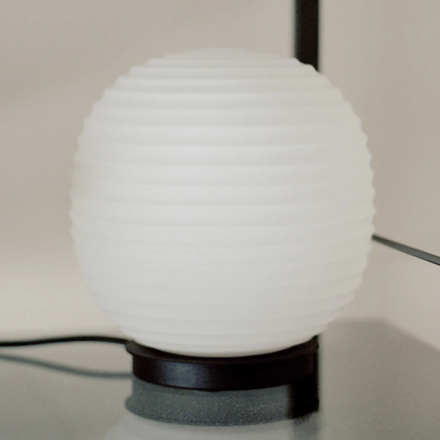 Lantern Globe Bordslampa Small - New Works Lantern Globe Small - Vardagsrum - Design - Glas - Klot
