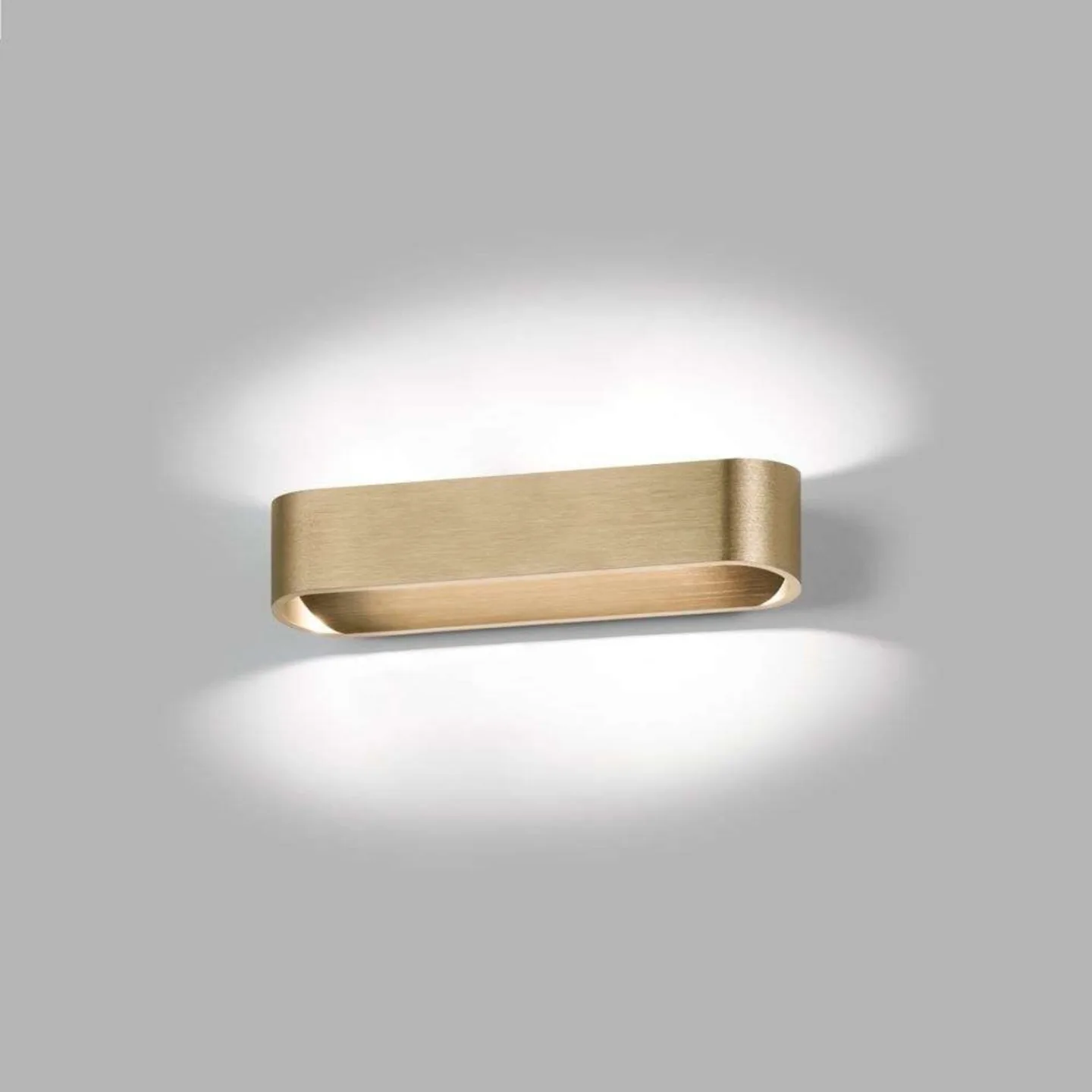 Aura W2 Væglampe 2700/3000K Brass - LIGHT-POINT - Stue - Aluminium