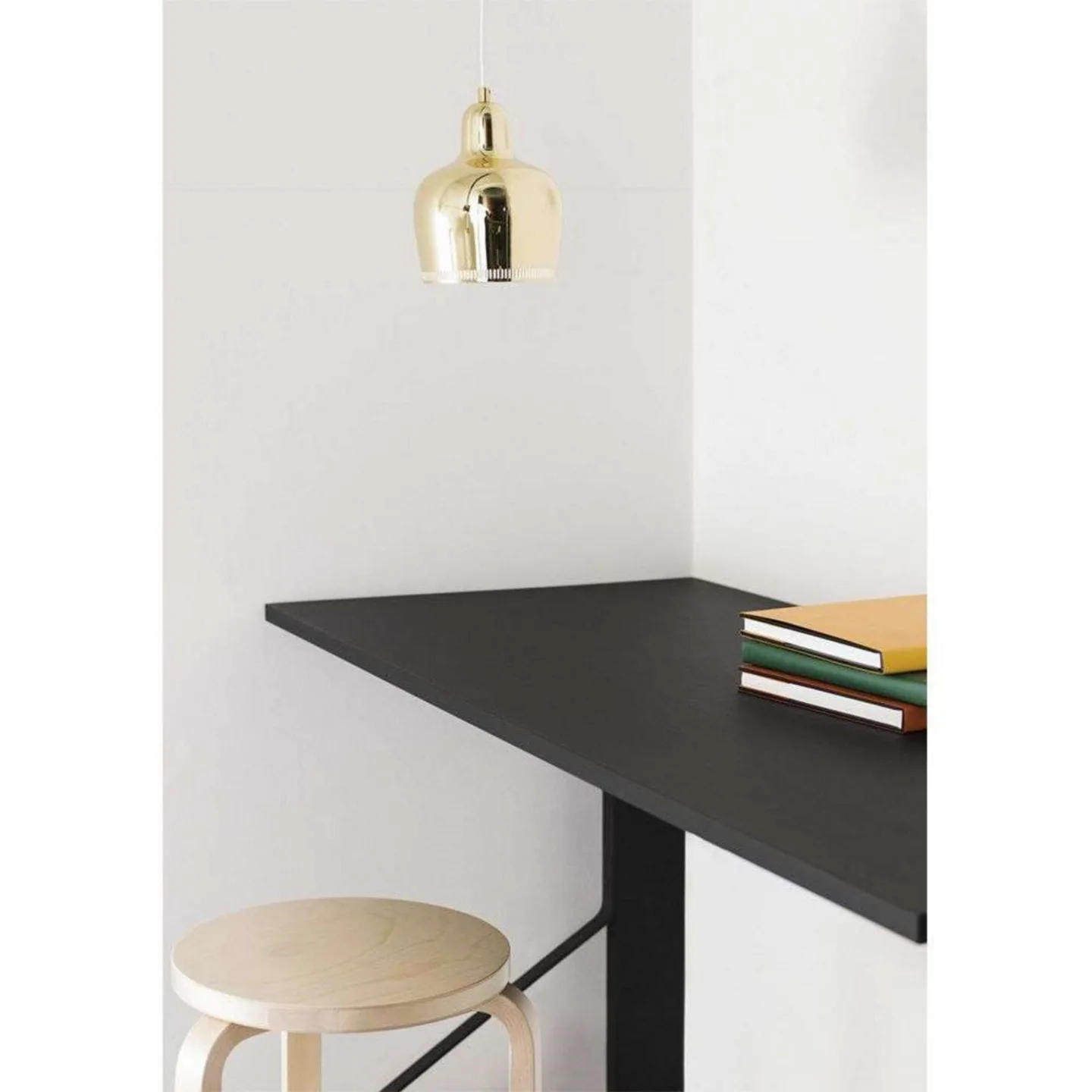 A330S Golden Bell Pendelleuchte Brass/White - Artek - Esszimmer - Metall