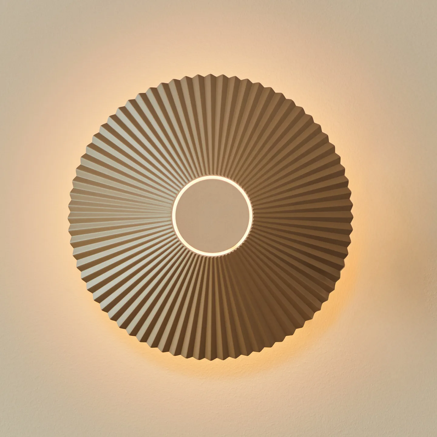 Ballerina LED-vegglampe, kremfarget, Ø 35 cm – LOOM DESIGN - Stue - Moderne - Aluminium - Med en lyskilde