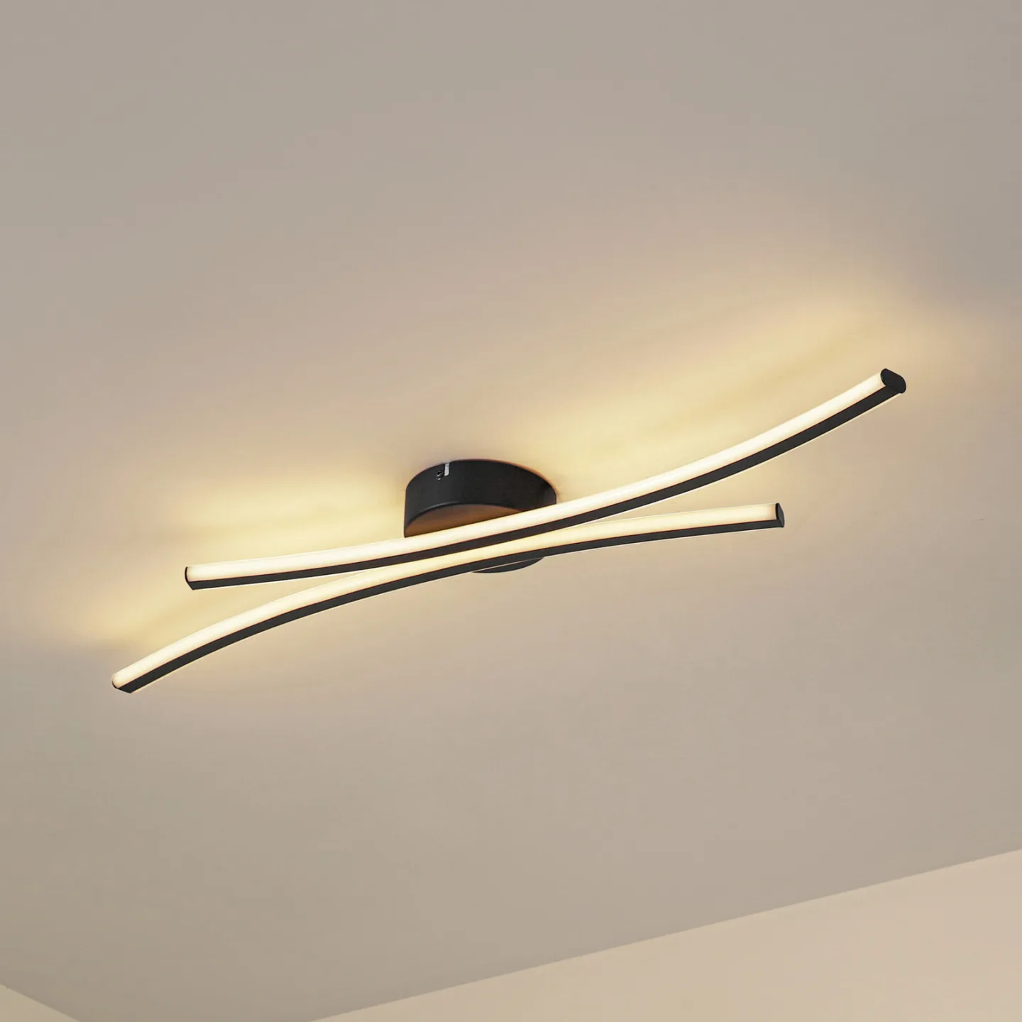 Ravion LED-loftlampe, 90 cm, sort, 3.000 K - Lindby - Stue - Moderne - Aluminium