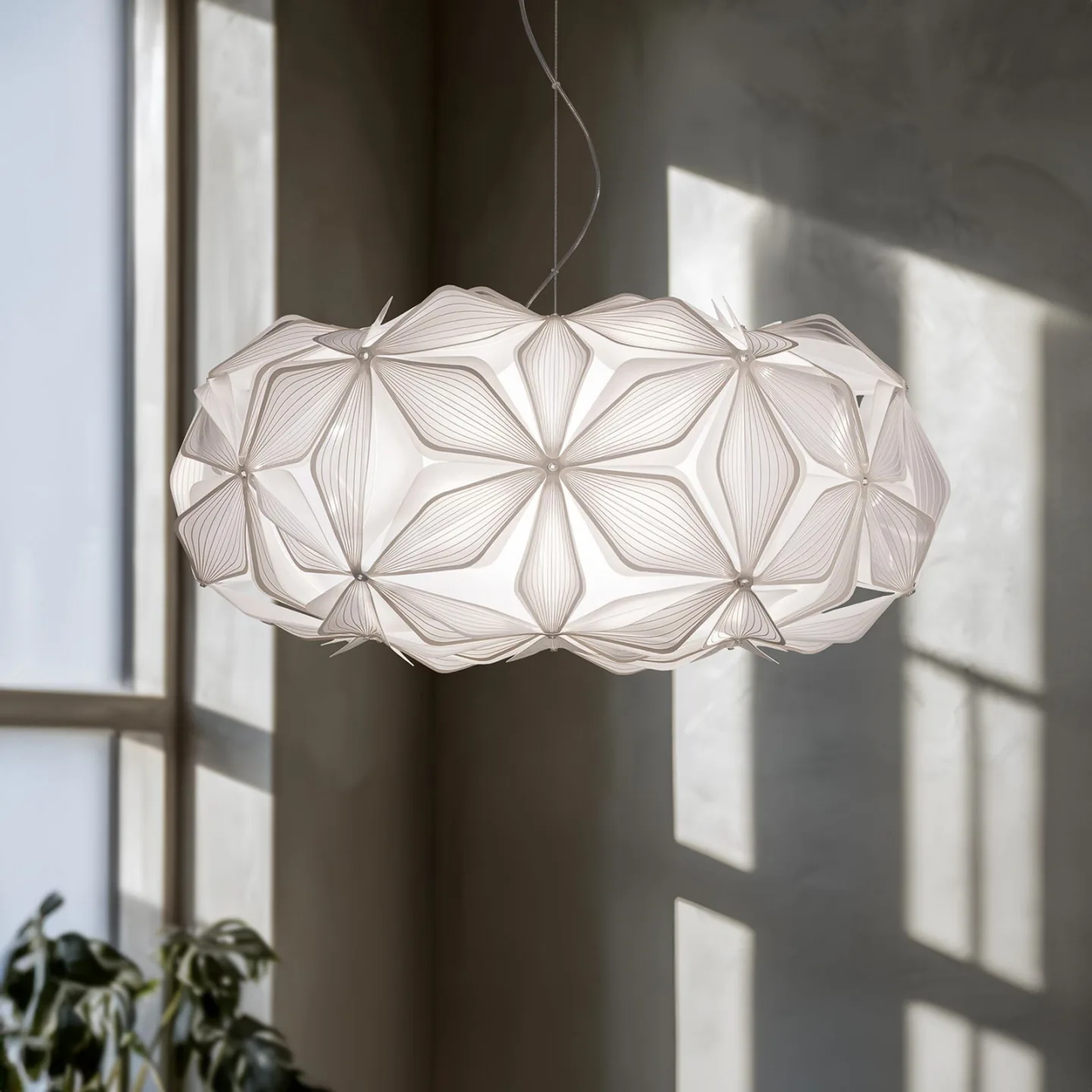 C'EST LA VIE Pendelleuchte, weiß/Kabel klar, Ø 53 cm - Slamp - Wohnzimmer - Design - Kunststoff - Mit Schirm