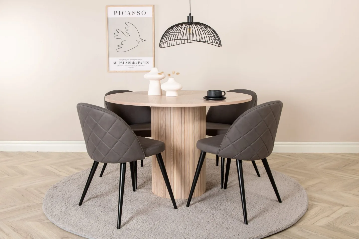 Bianca runt matbord med 4st Velvet matstol -