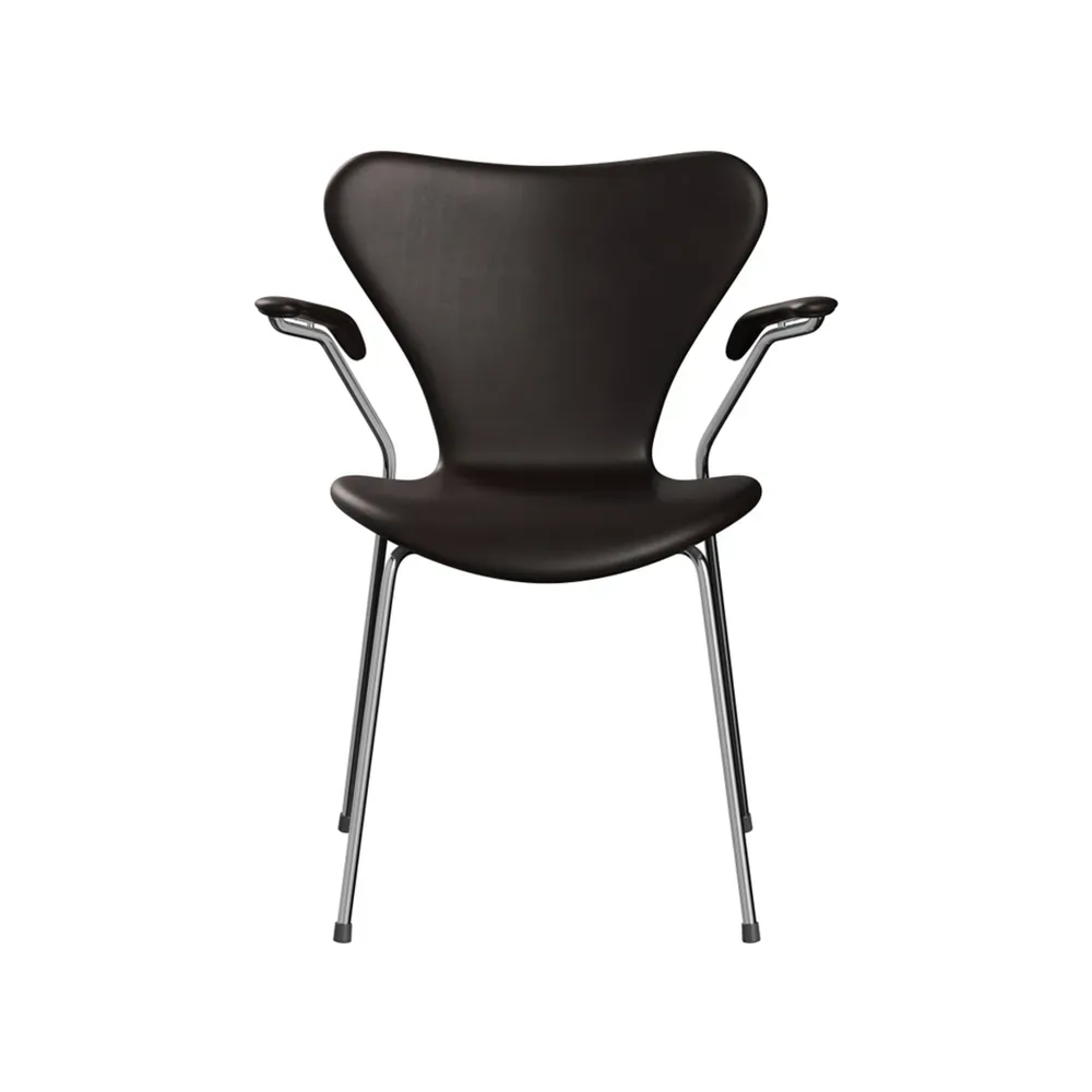 Fritz Hansen Sjuan 3207 helklädd karmstol Leather grace brown