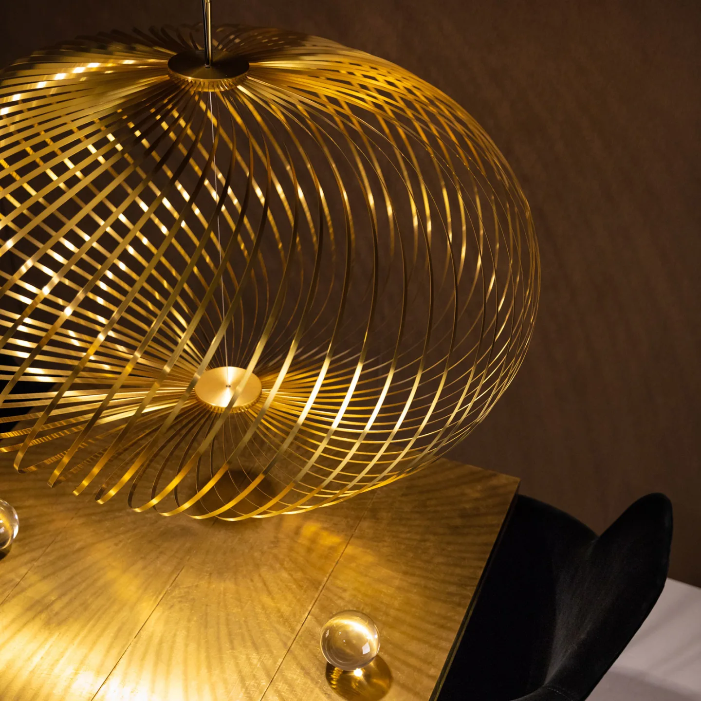 Spring Pendel Medium Brass - Tom Dixon Spring medium - Stue - Design - Metall - Med en lyskilde