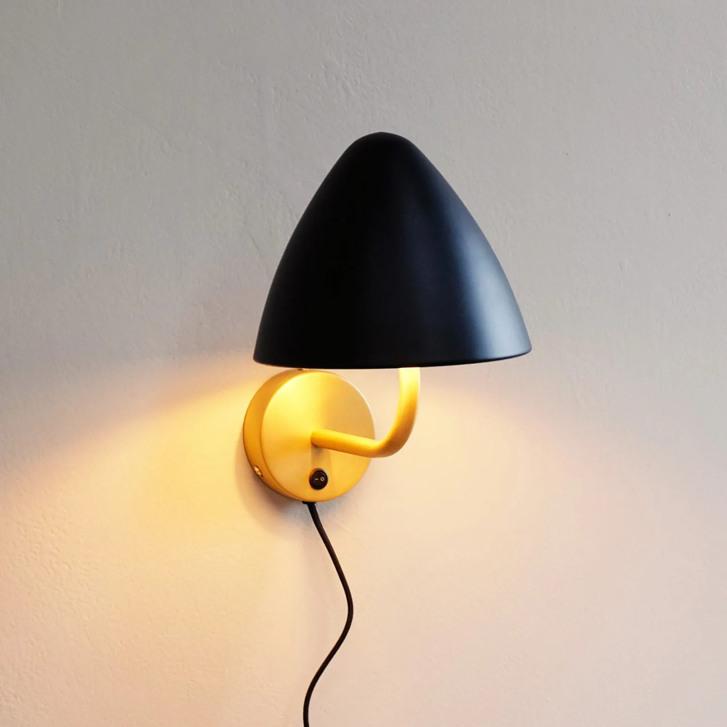 Oulu Wandleuchte Black/Brass - Dyberg Larsen - Wohnzimmer - Design - Metall - Einflammig