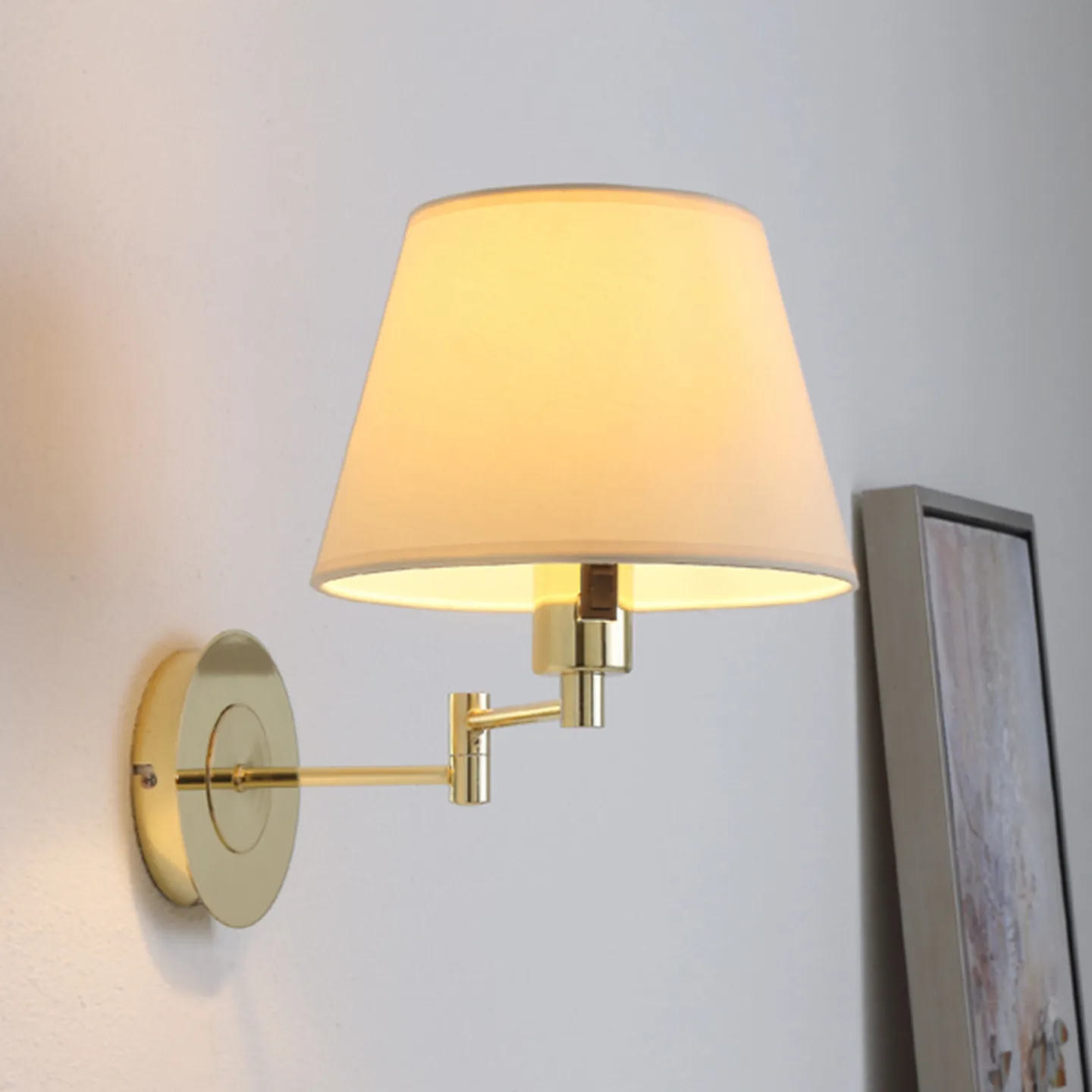 Pola vägglampa, 30 cm, mässing, utdragbar, textil – Lindby - Vardagsrum - Modern - Tyg / textil - Med en ljuskälla