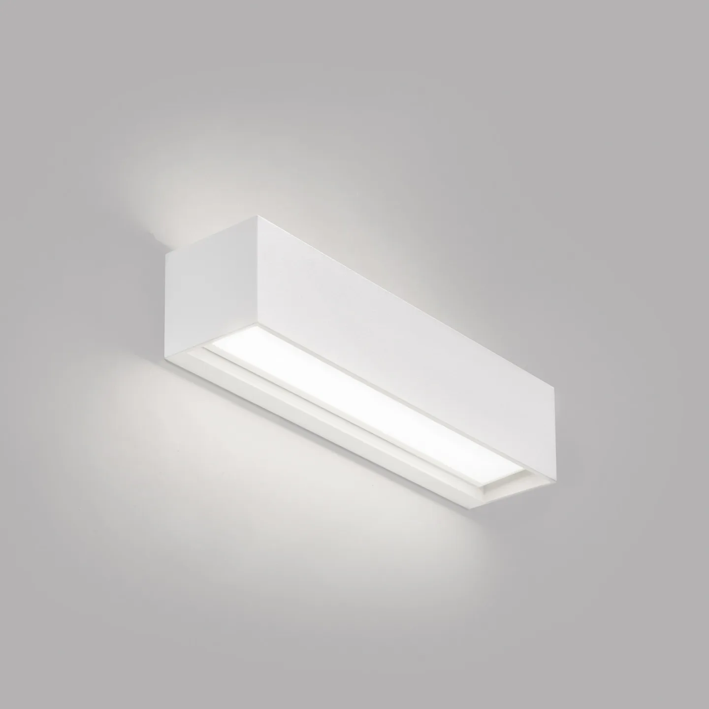Linea W2 LED-væglampe, hvid, 30 cm, CCT, IP54 - Light-Point - Stue - Design - Aluminium - Med flere lyskilder