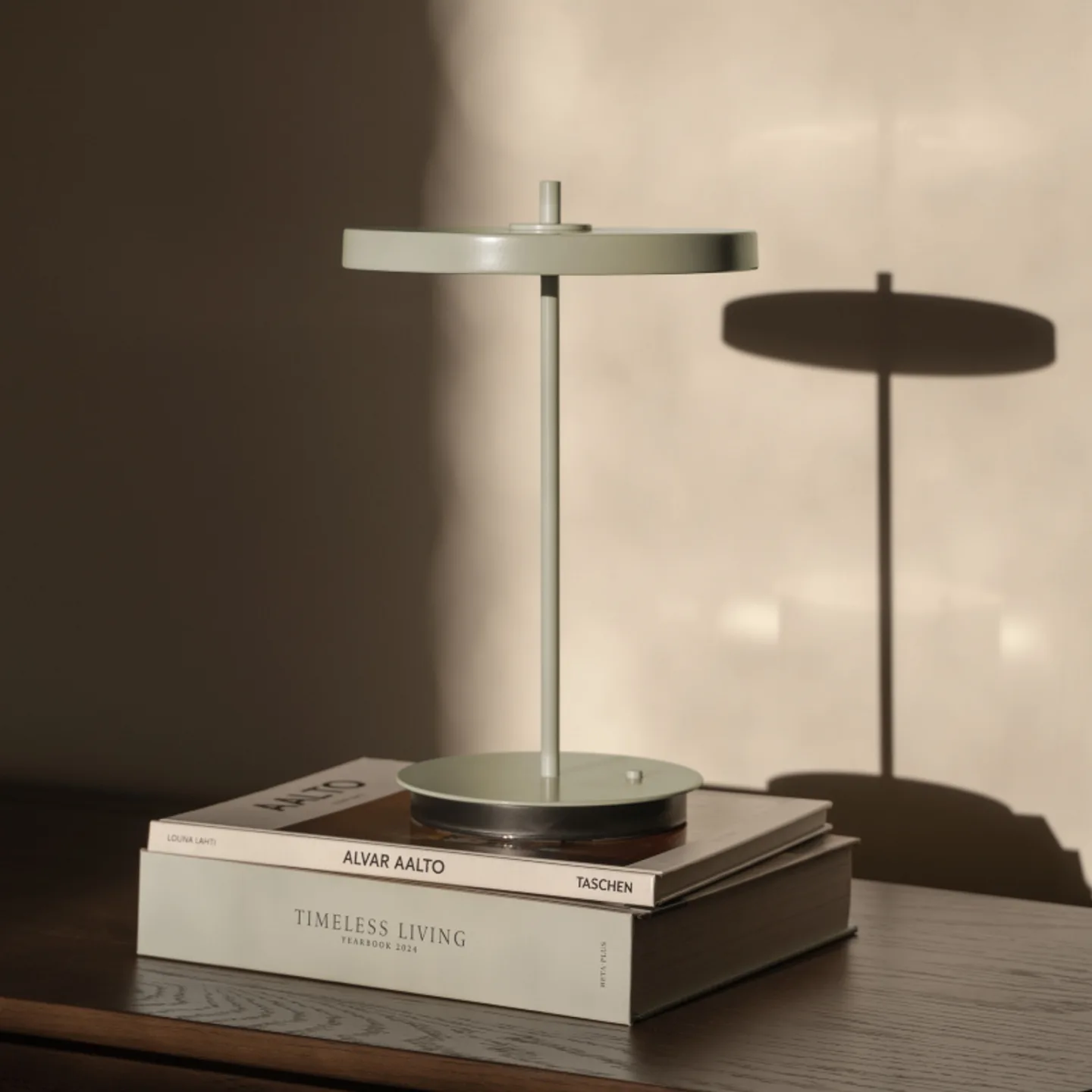 Asteria Move Portable Bordslampa Leaf/Monochrome - UMAGE - Vardagsrum - Design - Metall - Med lampskärm