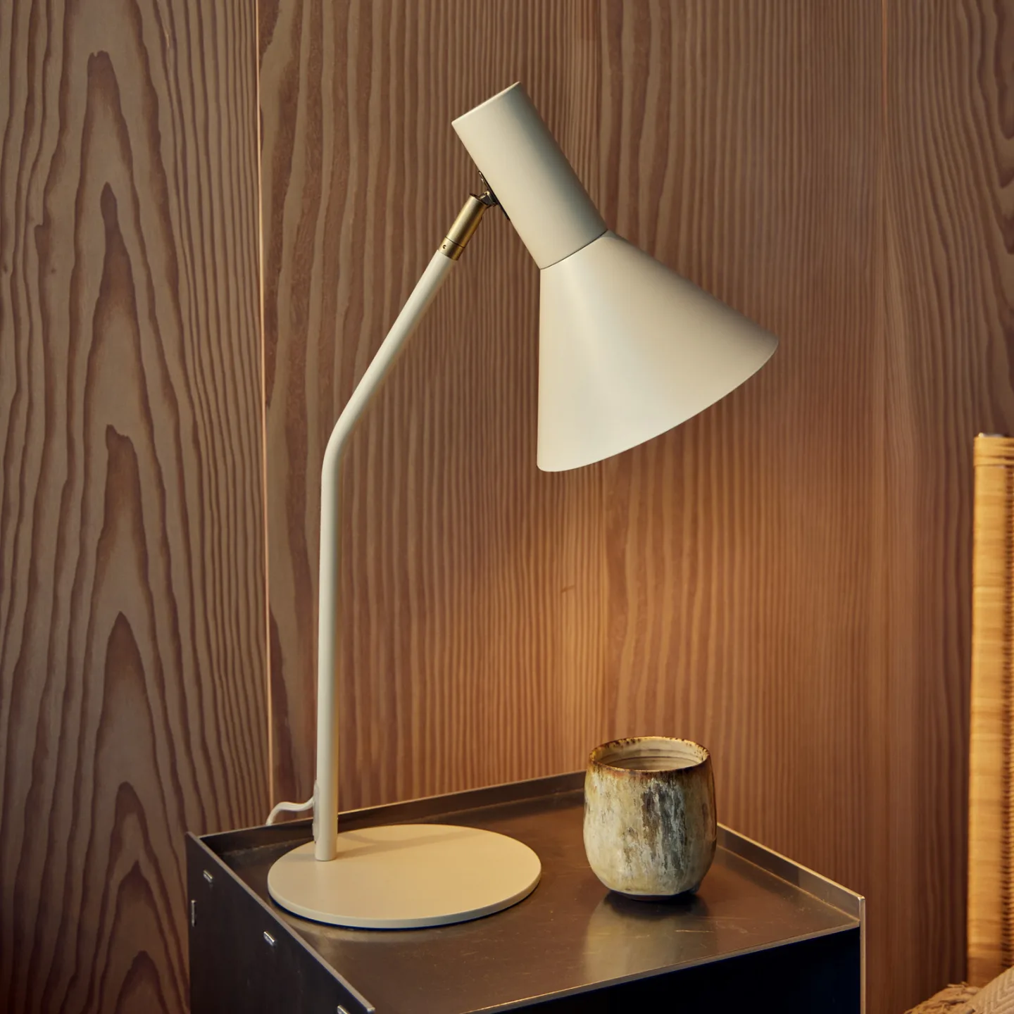 Lyss bordslampa Beige - FRANDSEN - Vardagsrum - Design - Metall - Med lampskärm