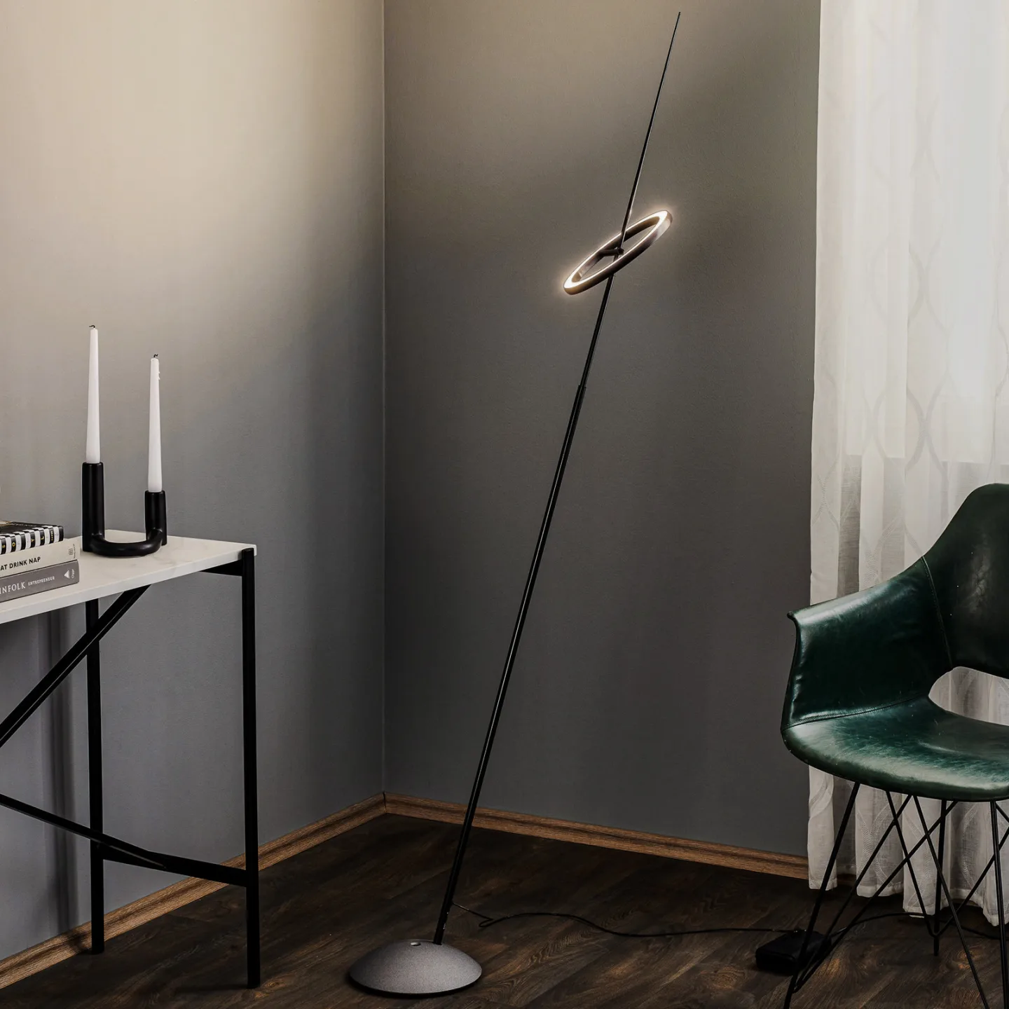 Ringelpiez Schwarz Stehleuchte 100-240V - Ingo Maurer - Wohnzimmer - Design - Kunststoff - Einflammig