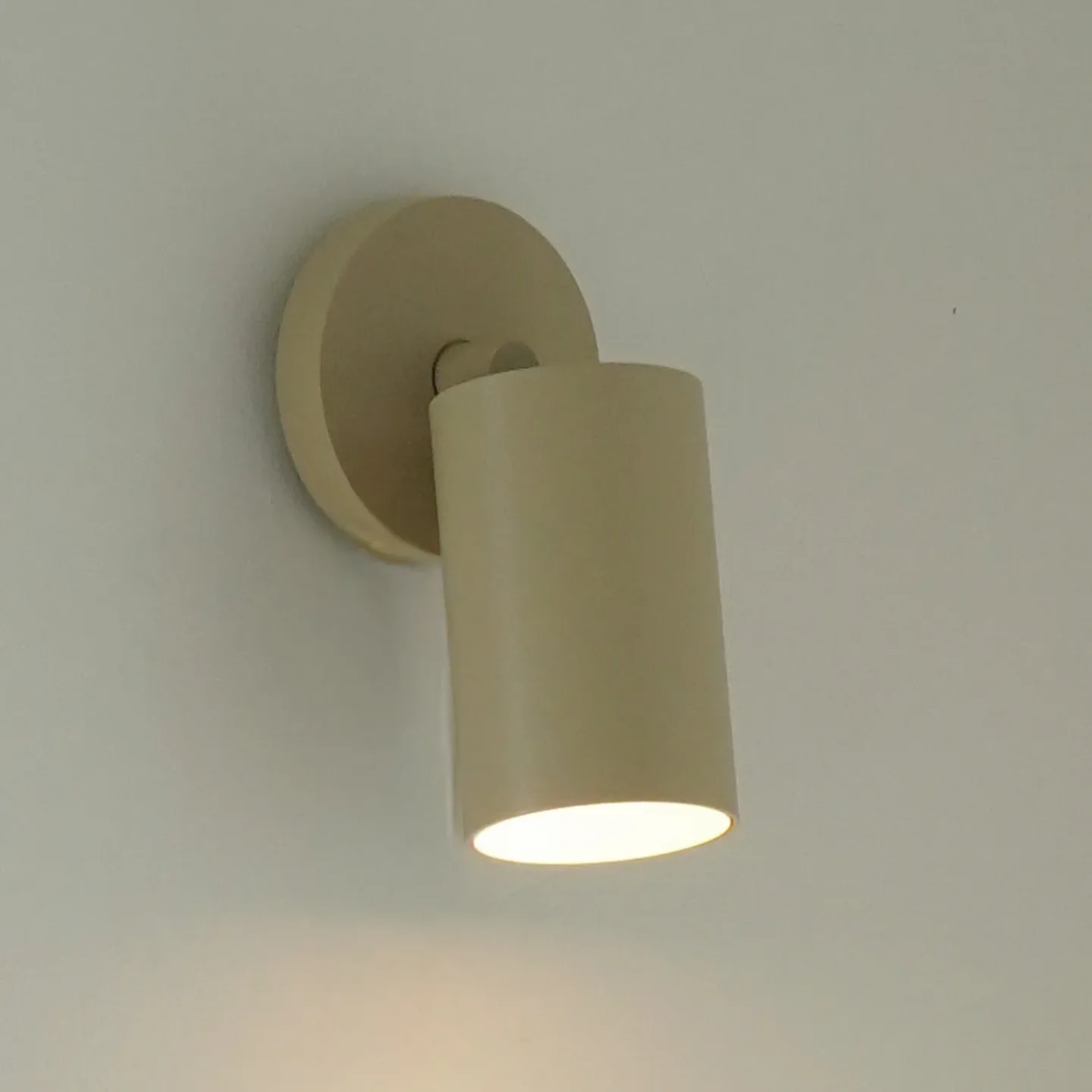 SpotOn Circle1 Deckenspot beige Höhe 13 cm Metall - Antidark - Wohnzimmer - Modern - Einflammig