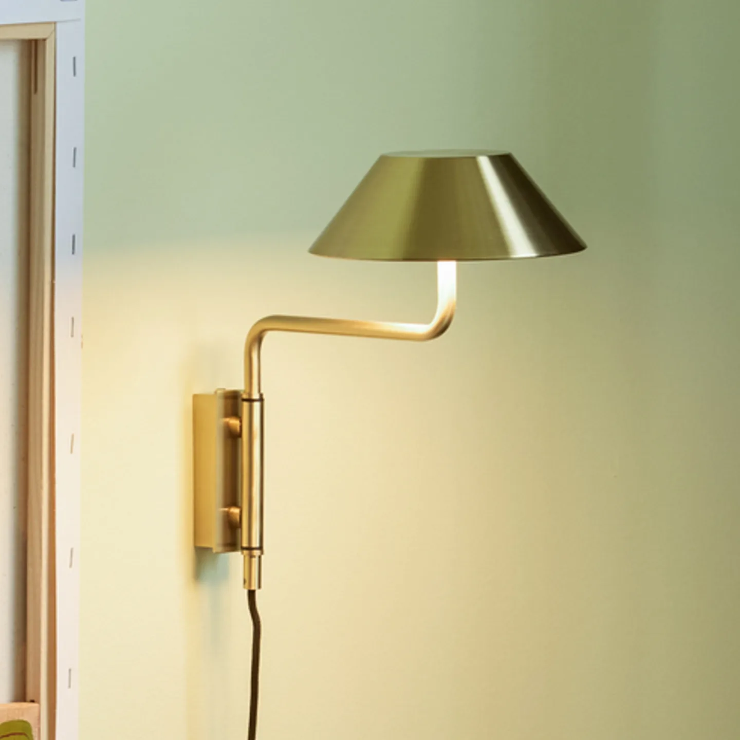 COVER LED-væglampe i messingfarve, udhæng 30 cm - Hübsch - Stue - Moderne - Metal - Med afstand