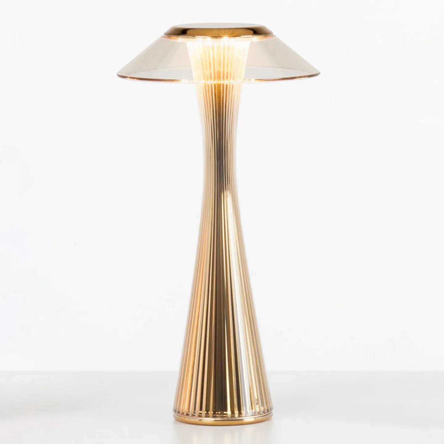 Space Tischleuchte Gold - Kartell - Wohnzimmer - Design - Kunststoff - Mit Schirm