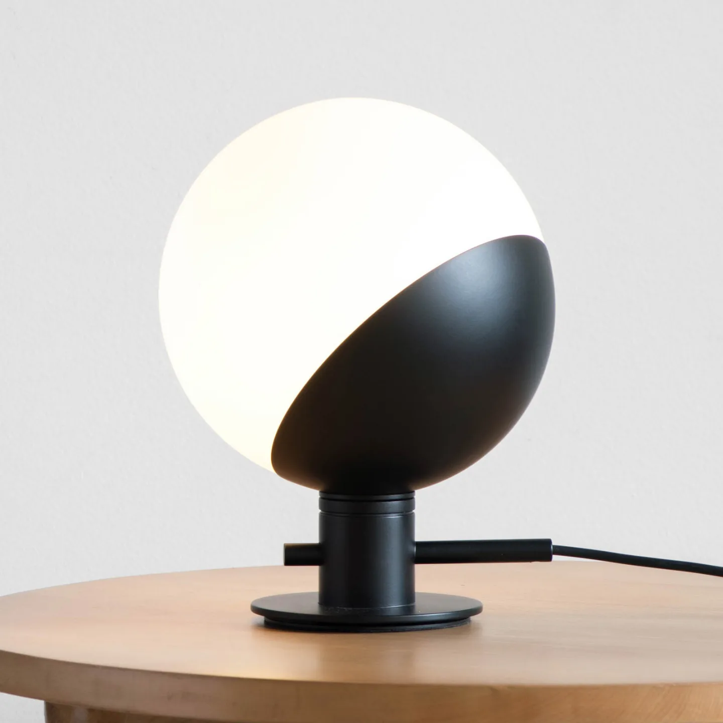 Baluna Vägglampa/Bordslampa Small - Grupa - Vardagsrum - Design - Metall - Klot