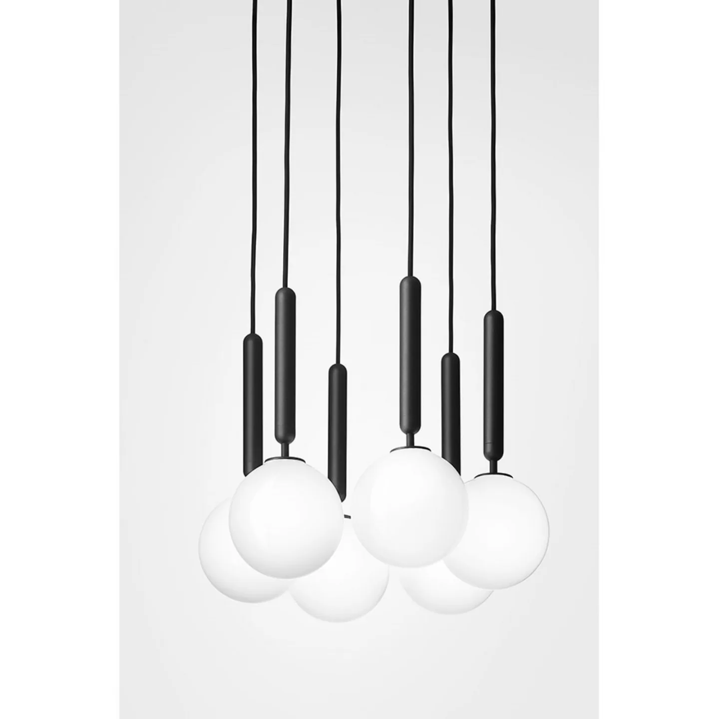 Miira 6 ljuskrona, Ø 35 cm, grå/opal, 6 lampor - Nuura Nuura Aps - Matsal - Skandinavisk - Metall - Med lampskärm